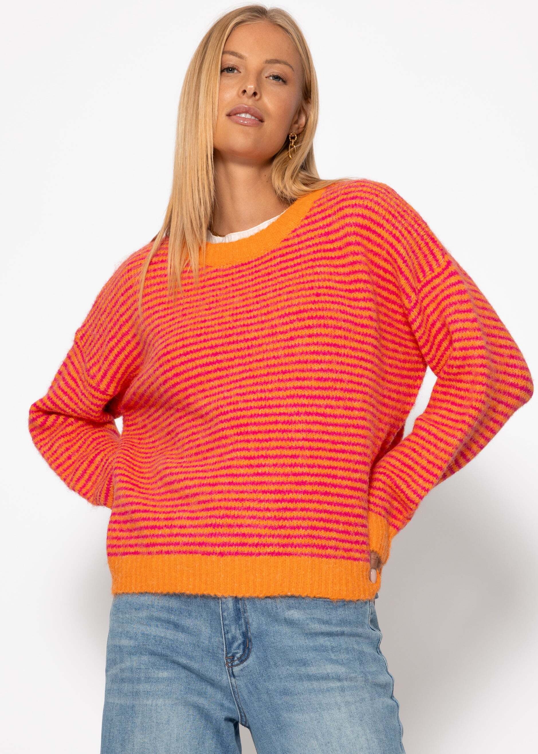 SASSYCLASSY Strickpullover »Gestreifter Pullover« Weicher Strickpullover mit lockerer Passform und Rundhalsausschnitt