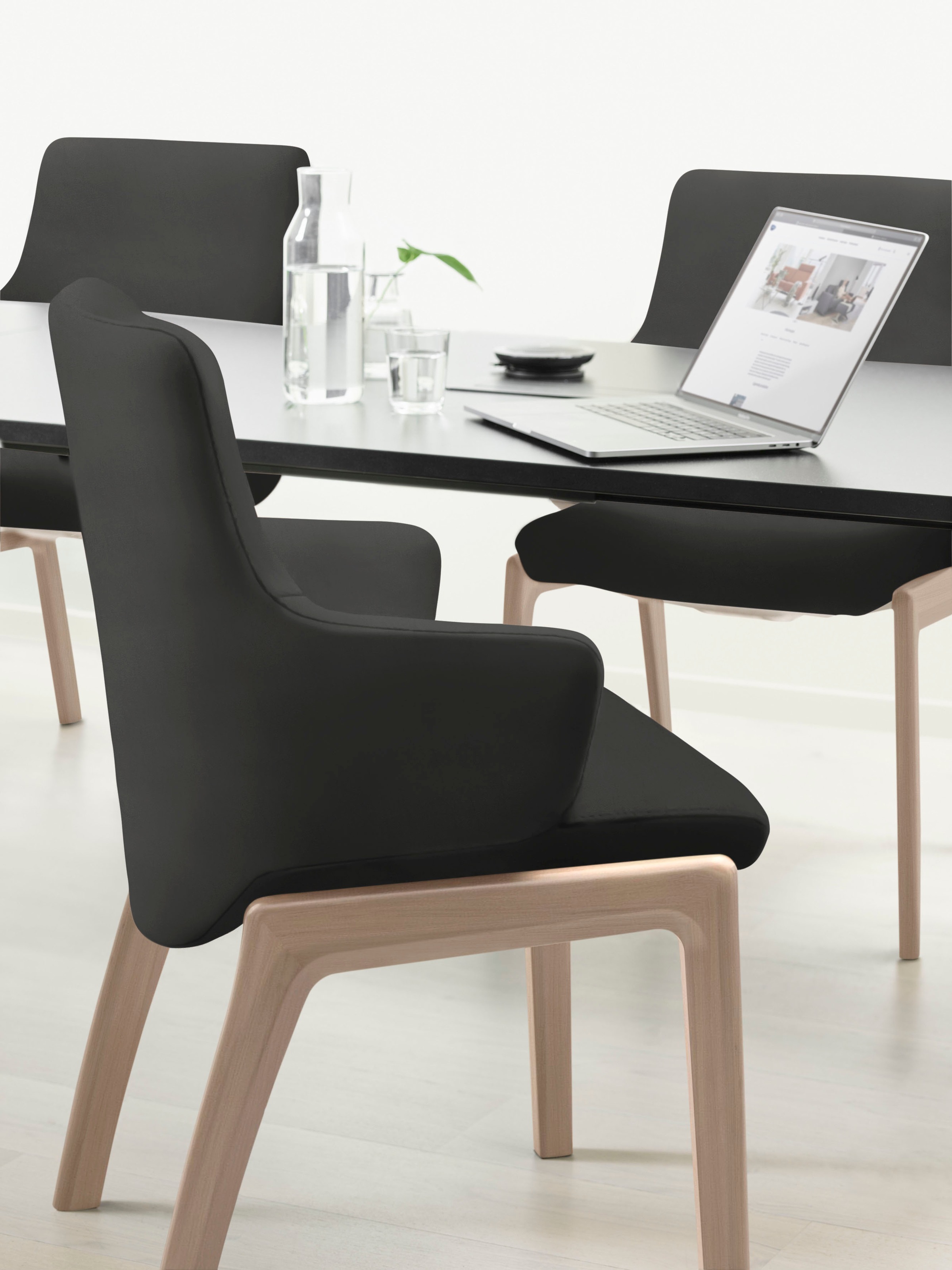 Stressless® Polsterstuhl »Laurel« () Low Back mit Armlehne, Größe L, mit abgerundeten Beinen in Schwarz