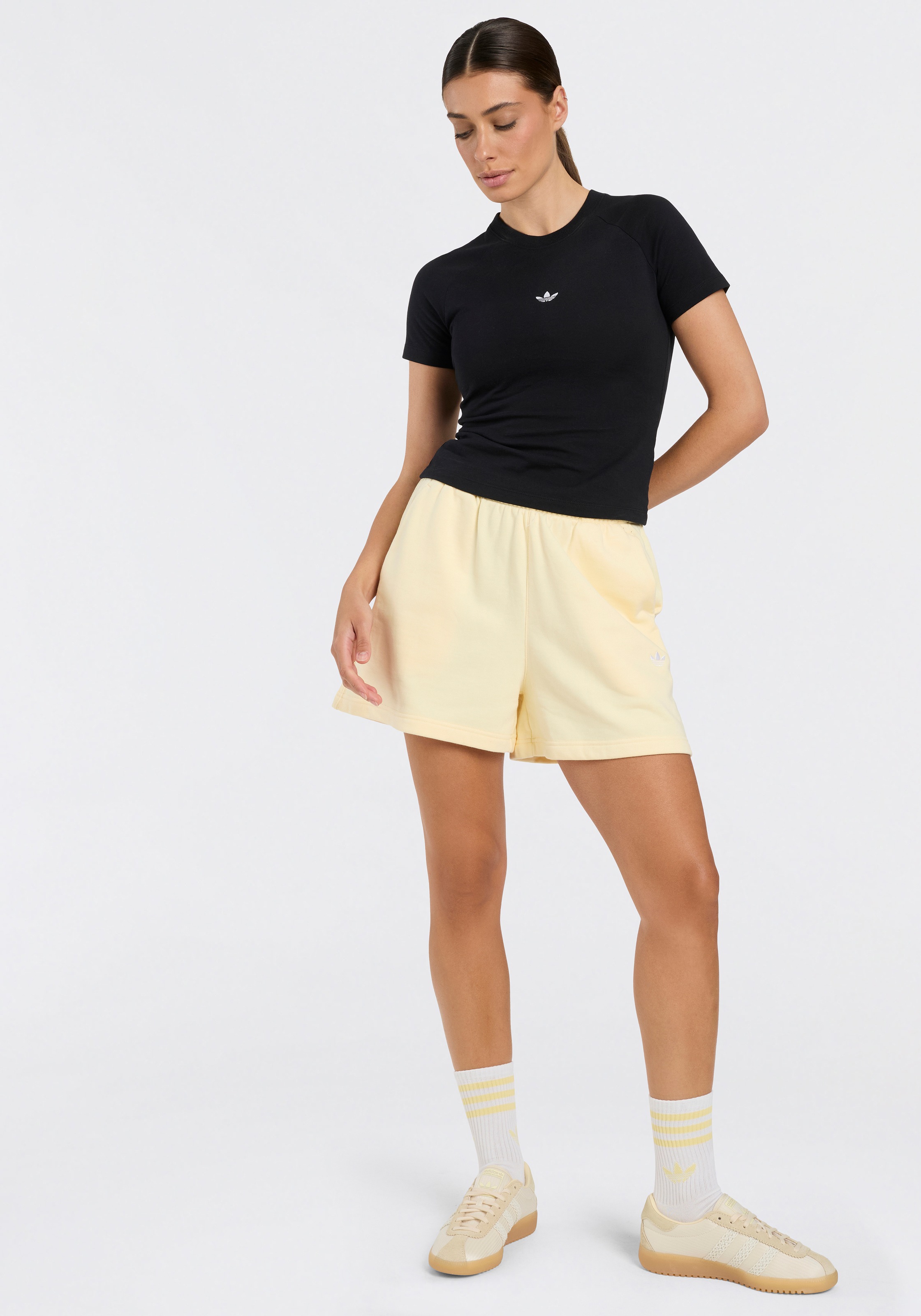 adidas Originals Shorts »ESSENTIALS FRENCH TERRY«  mit lockerer Passform, aus Baumwolle