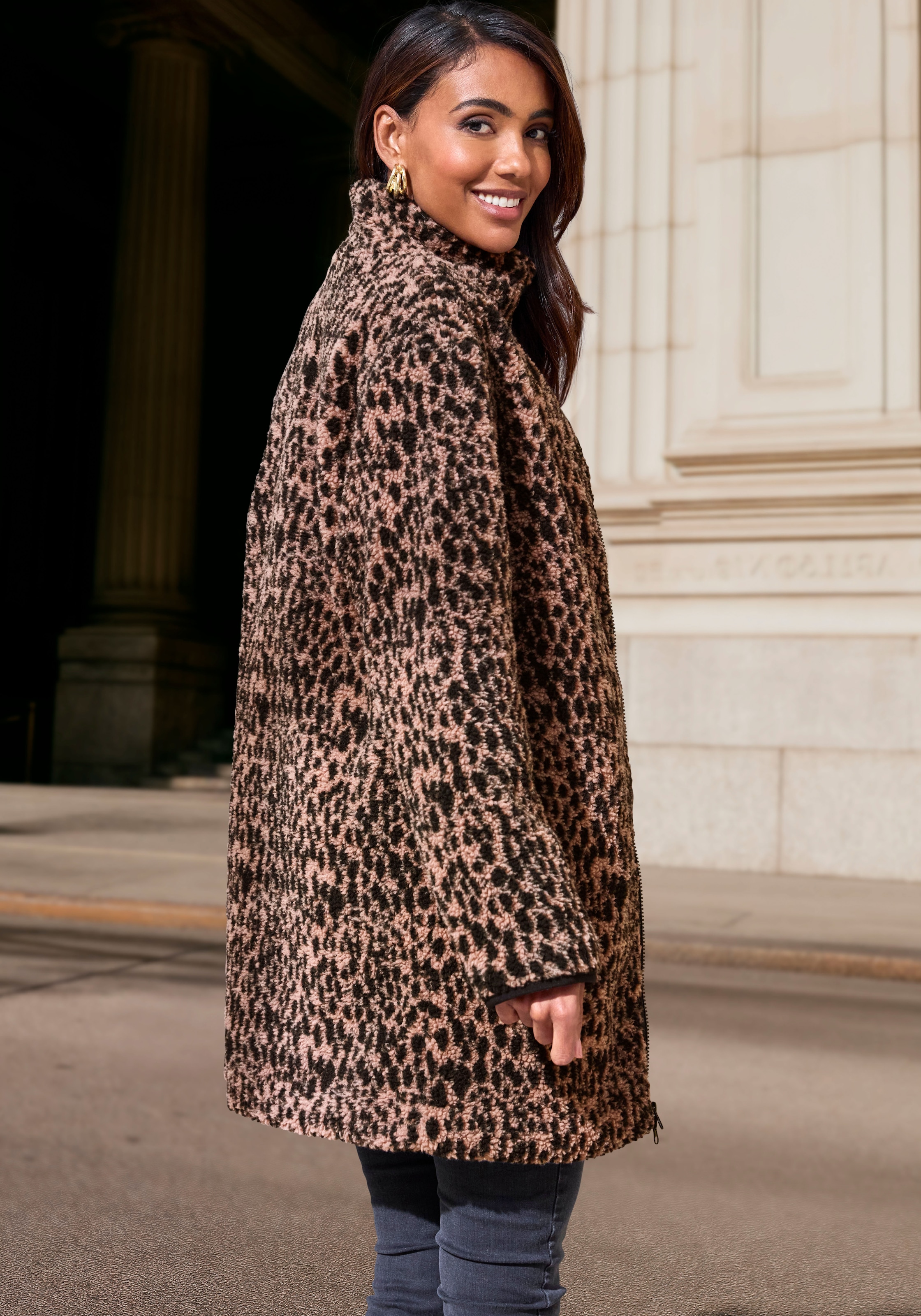 LASCANA Fleecejacke im Leomuster in weicher Fleece-Qualität