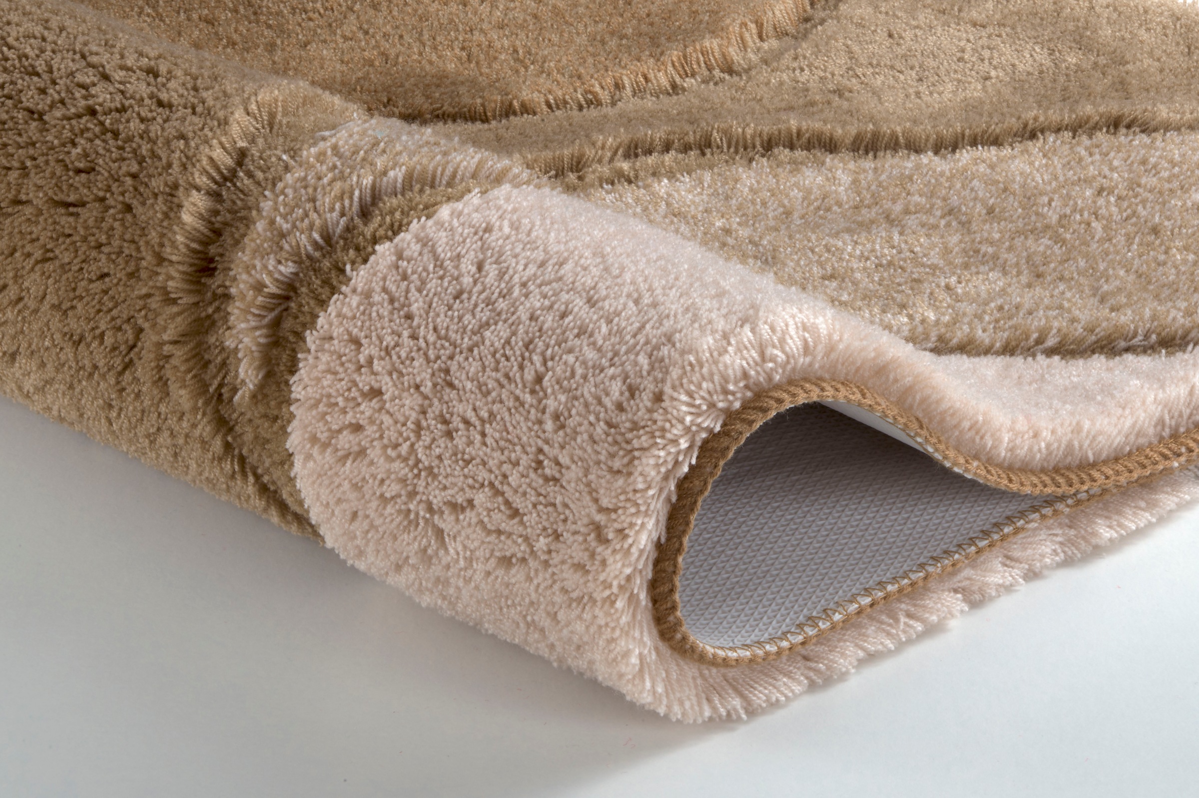 Kleine Wolke Badematte »Fiona«, rutschhemmend beschichtet, fußbodenheizungsgeeignet, Badteppich, modernes Wellen Design, Hoch-Tief Effekt, waschbar