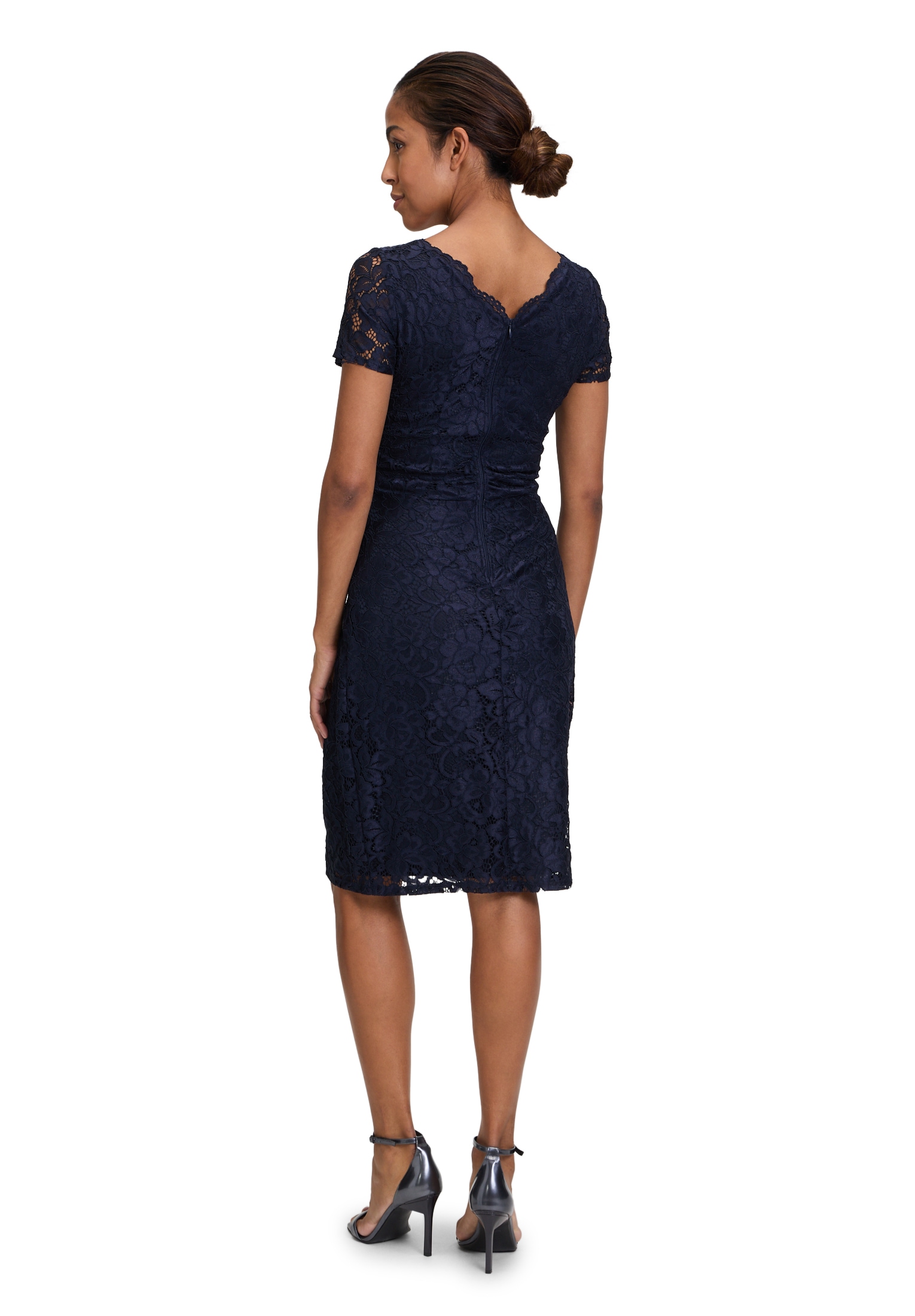 Vera Mont Spitzenkleid »Spitzenkleid figurbetont«