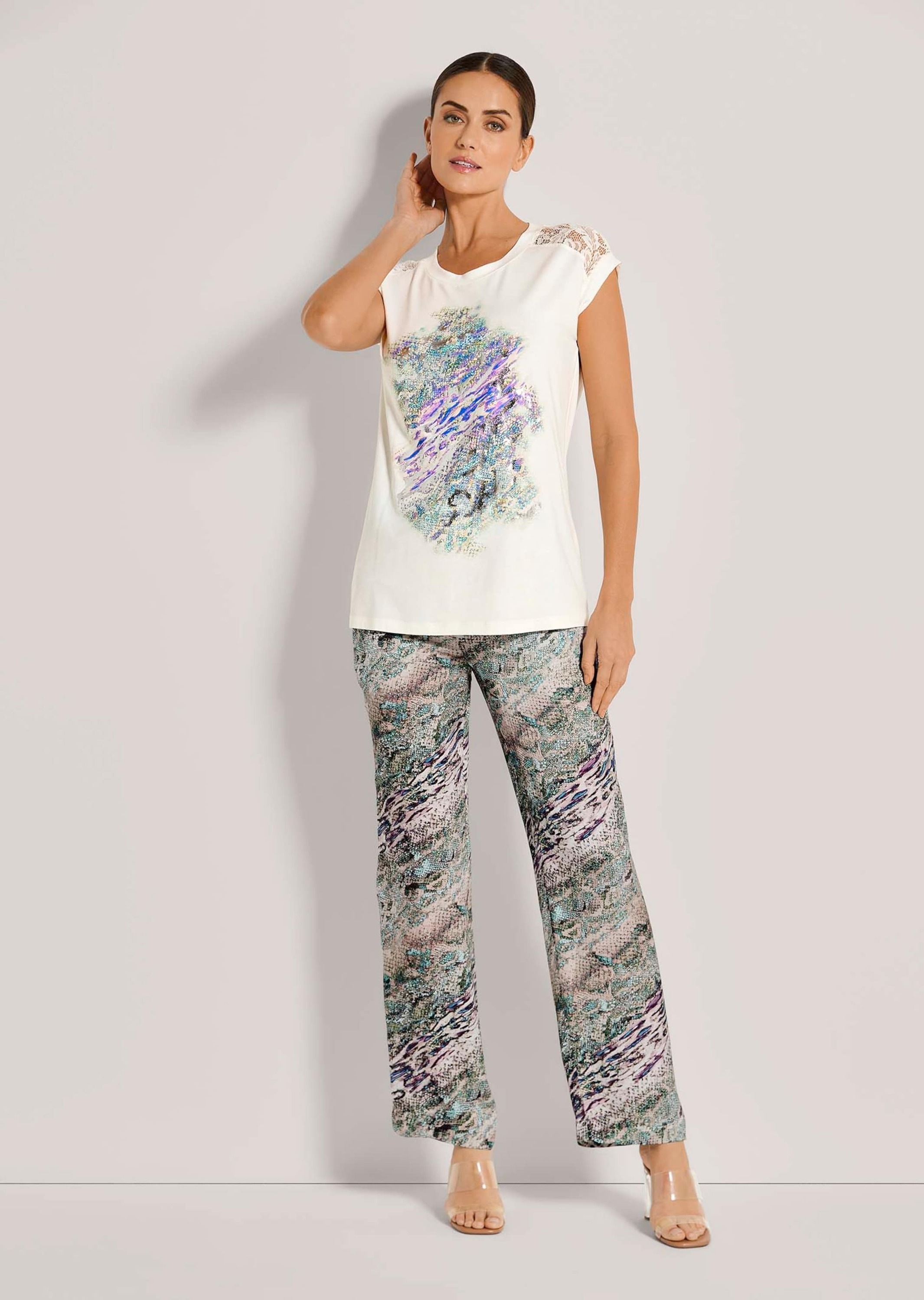 MADELEINE Kurzarmshirt »Shirt Sommerliches Oberteil mit Spitzenakzent«