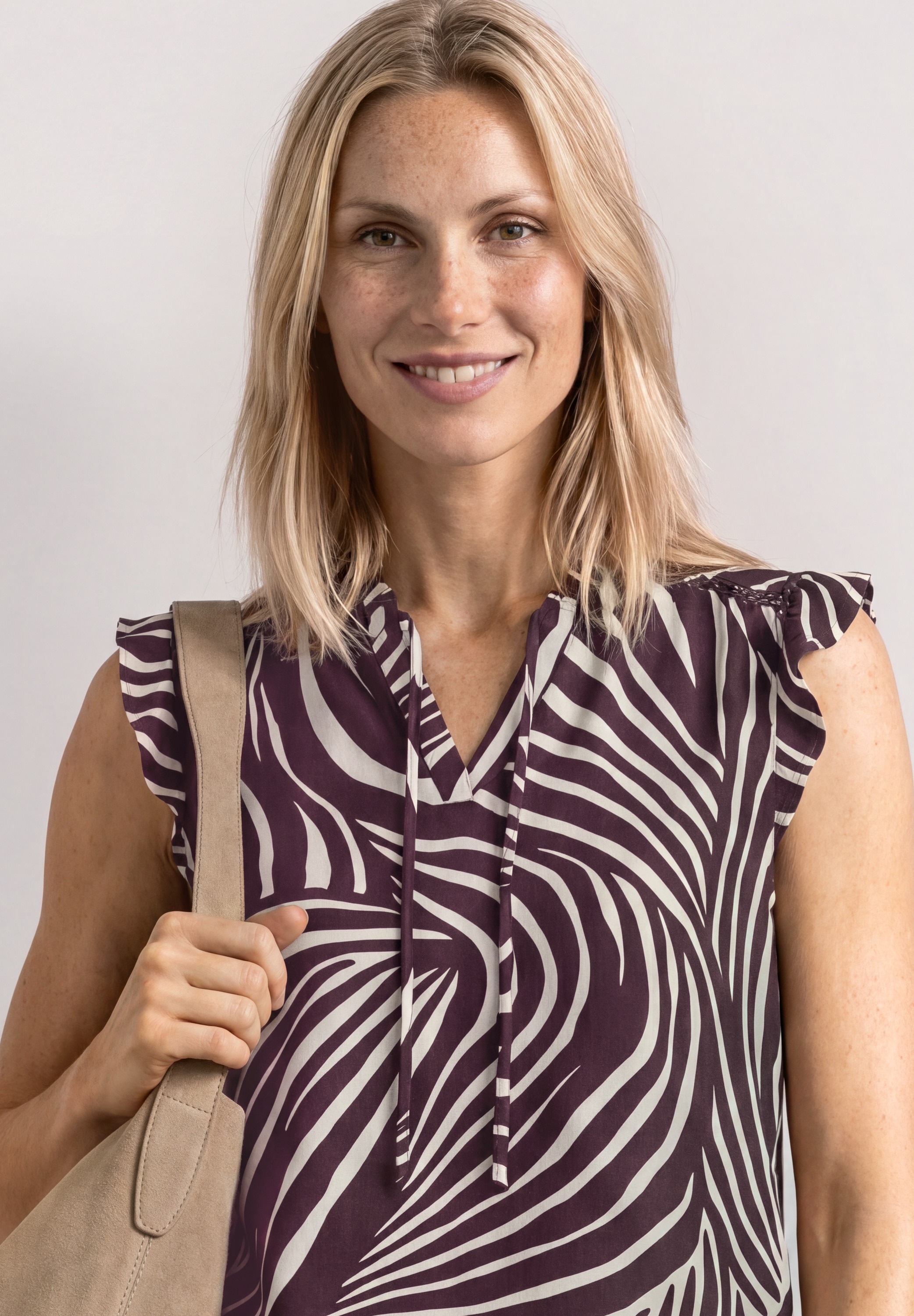 STREET ONE Blusentop Feine Chiffon-Qualität mit Innetop aus Modal, weich fallend