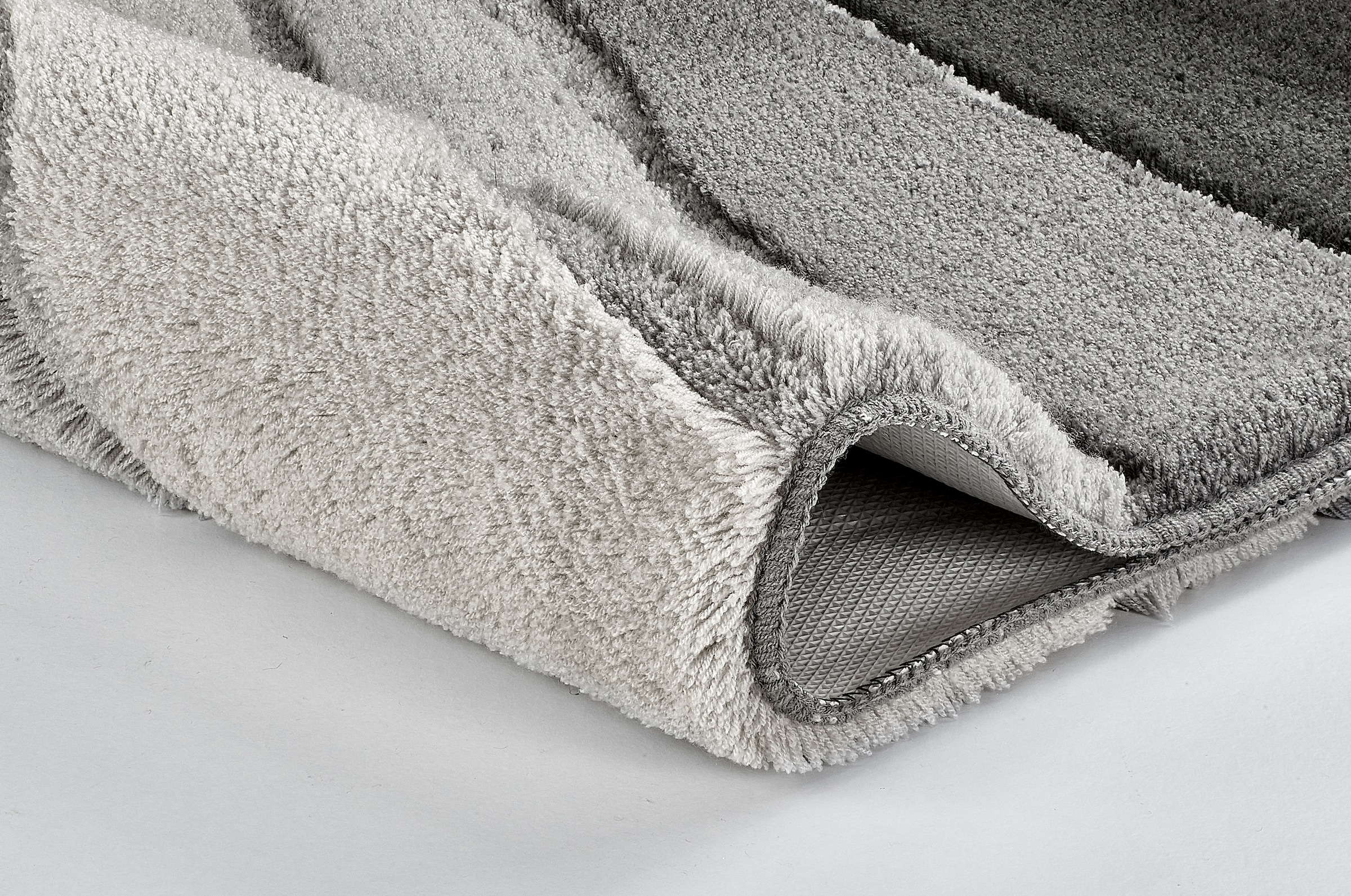 Kleine Wolke Badematte »Ocean, Badvorleger, Badezimmer Teppich« Höhe 21 mm rutschhemmend beschichtet fußbodenheizungsgeeignet Badteppich, Wellen Design, mit Farbverlauf, Hoch-Tief Effekt, waschbar
