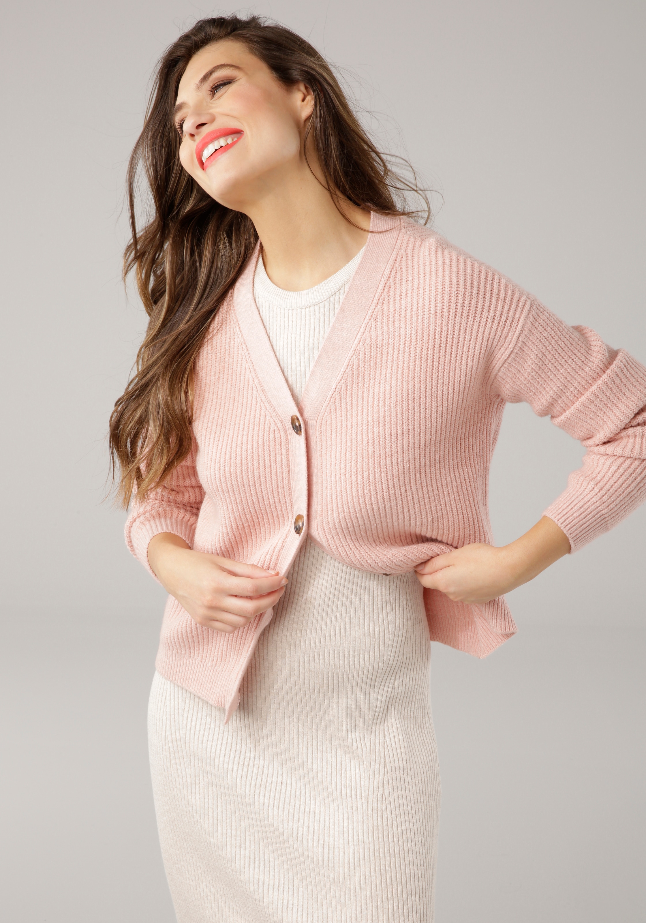 Laura Scott Strickjacke, in modischer Kurzform