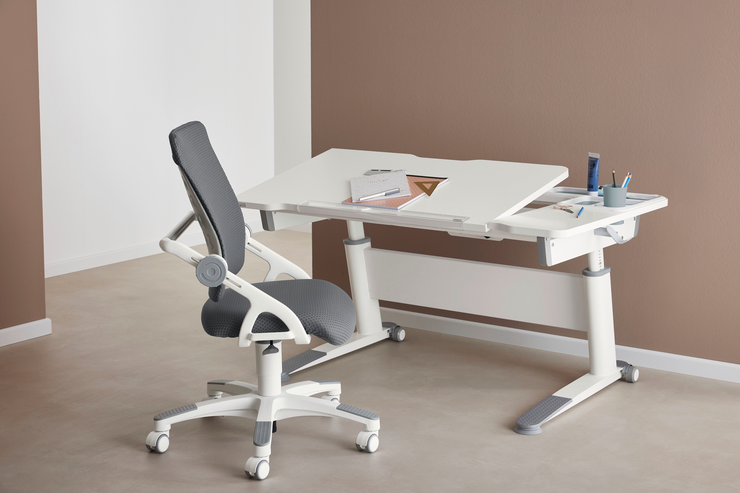 PAIDI Kinderschreibtisch »JARO in Weiß, mitwachsend & ergonomisch« höhenverstellbarer Schülerschreibtisch, Platte bis 20° neigbar