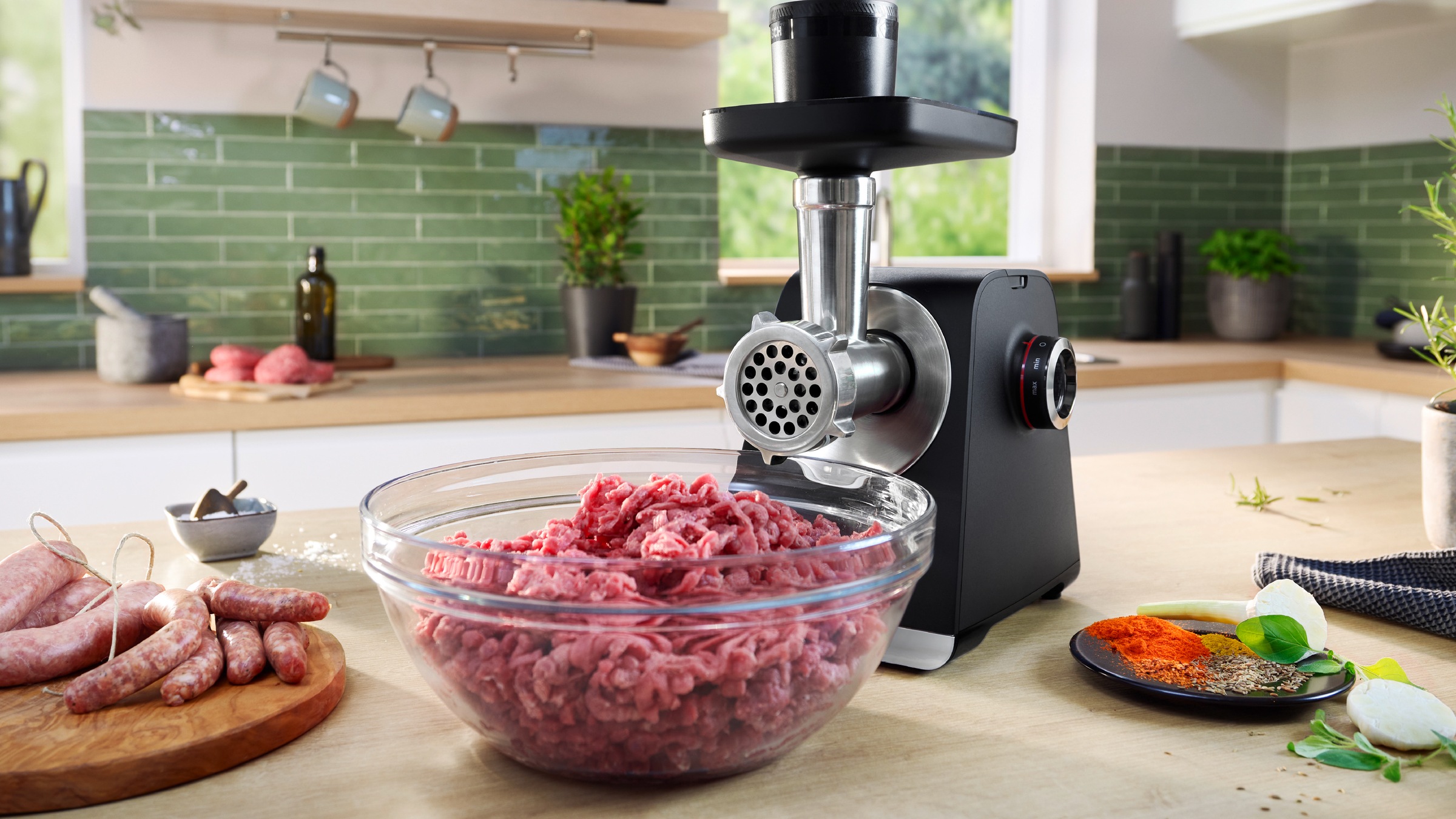BOSCH Fleischwolf »Serie 6 MFWS650B, 3,5kg/Min., 2 Lochscheiben (3 & 8mm), schwarz«, 500 W, 2 Stufen, Rücklauf, Wurststopfer, 10 J Motorgarantie, Planetengetriebe