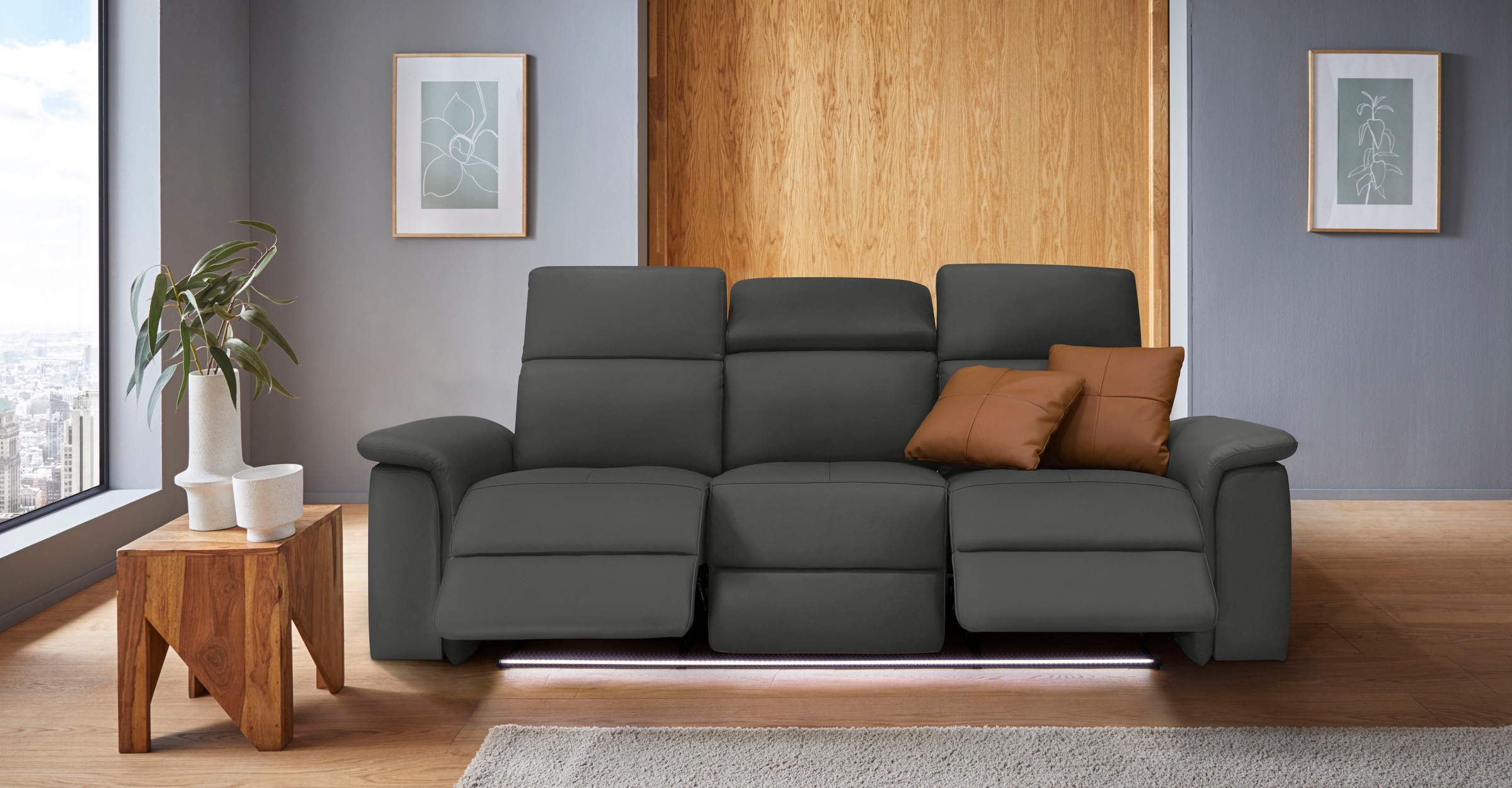 Places of Style 3-Sitzer »Pareli 229cm, manuelle u. elektr. Relaxfunktion in 2 Sitzen«, USB, KT-Verstellung, LED Beleuchtung, in Echtleder, Kunstleder, Web