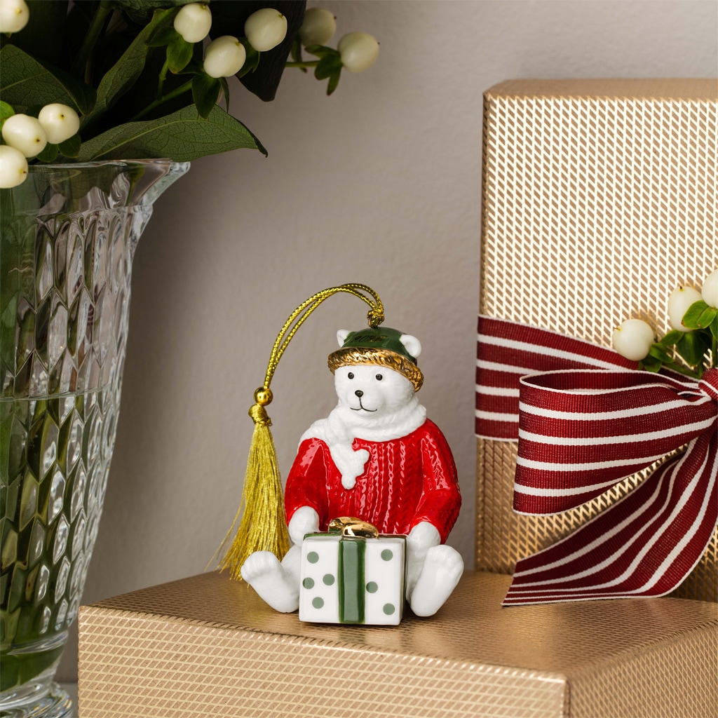 Villeroy & Boch Weihnachtsfigur »Ornament Plüschbär 2026 Christmas Classics 6,5 x 6,8 x 8 cm weiß-gold« Nur Dekoration