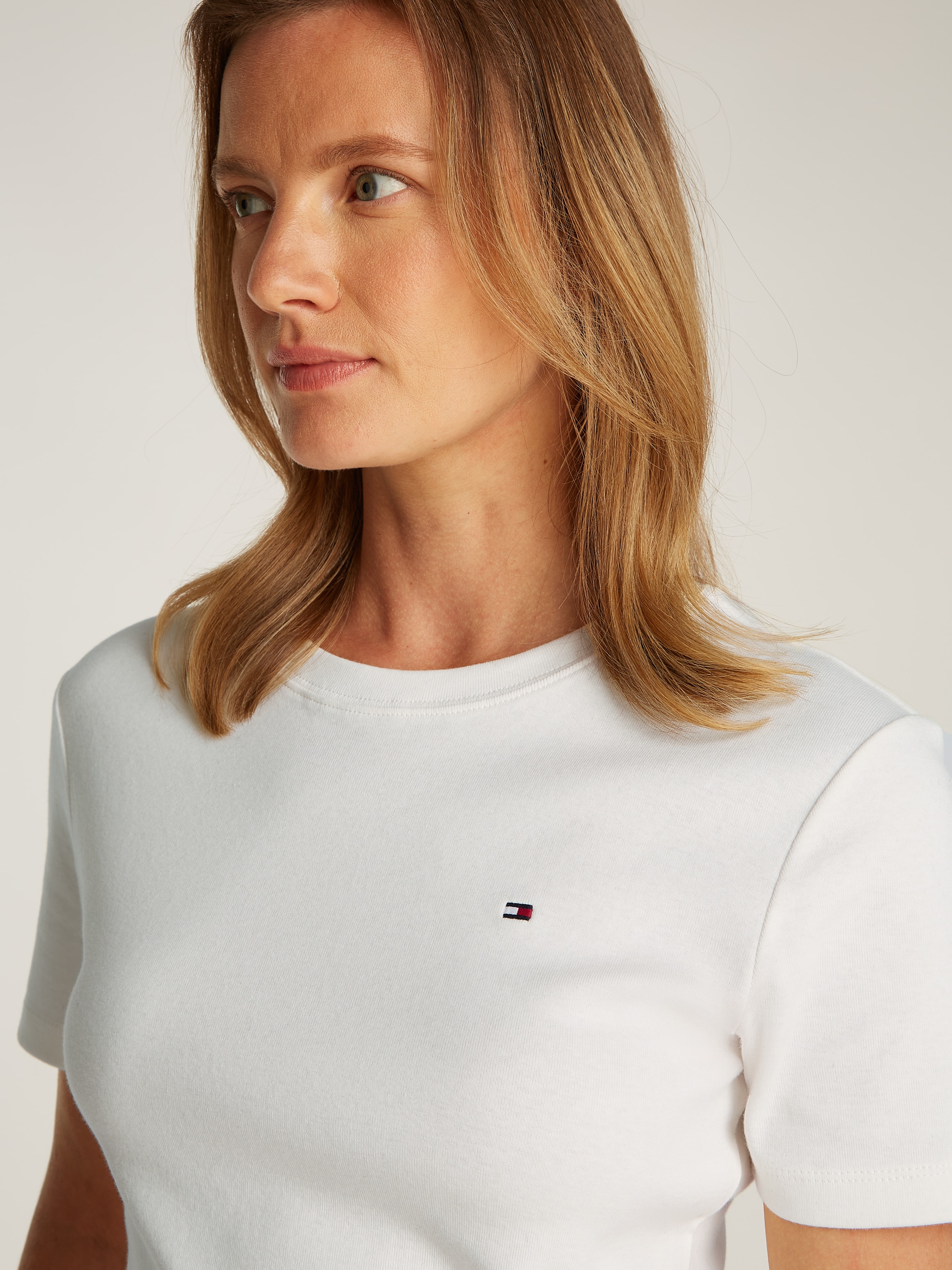 Tommy Hilfiger T-Shirt »SLIM CODY C-NK SS«, mit Logostickerei