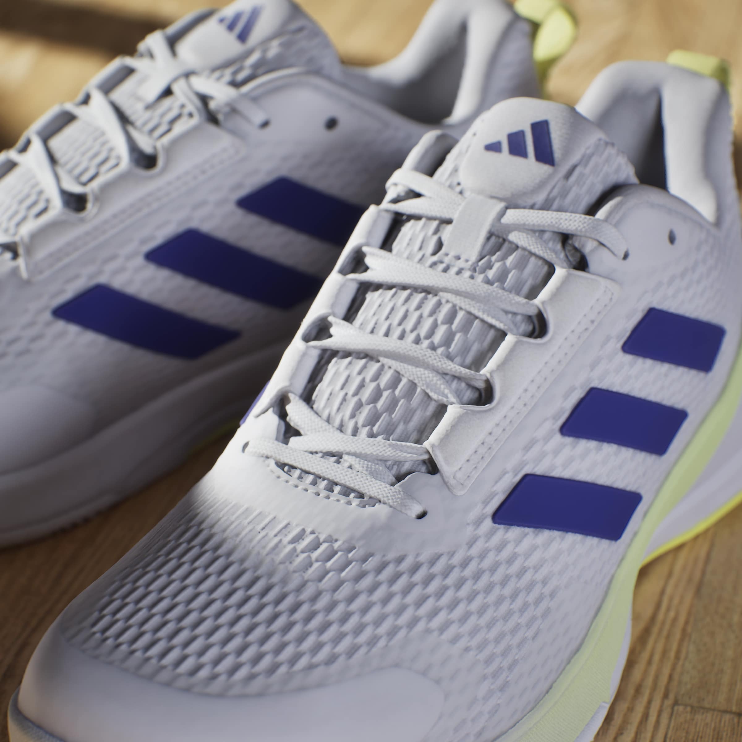 adidas Performance Hallenschuh »NOVAFLIGHT 2 INDOOR«