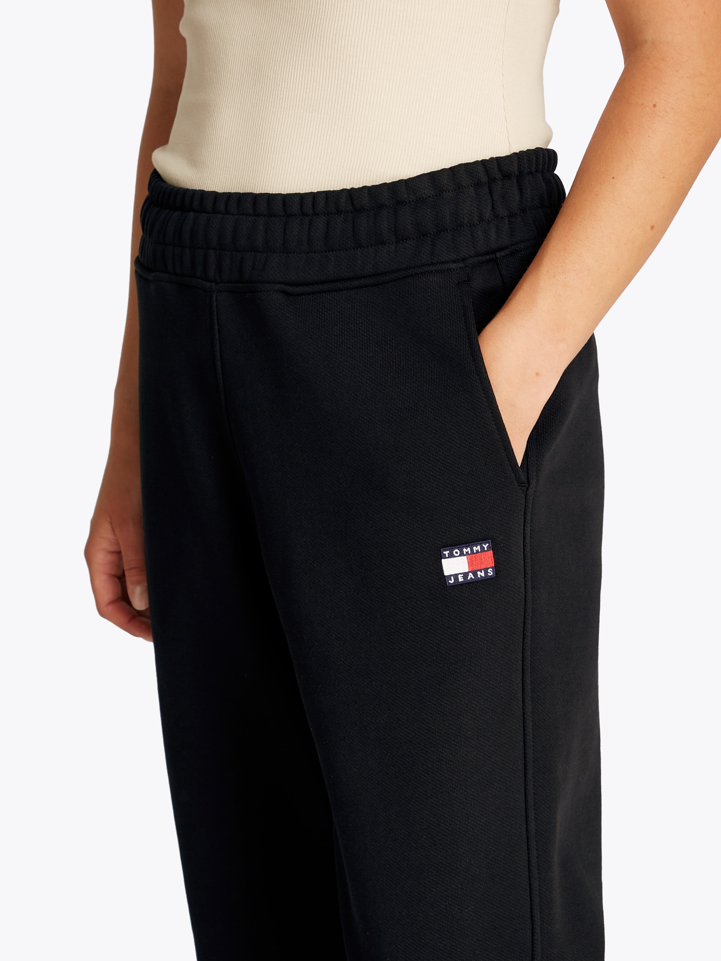 Tommy Jeans Jogginghose »TJW BADGE JOGGER«, mit Logostickerei
