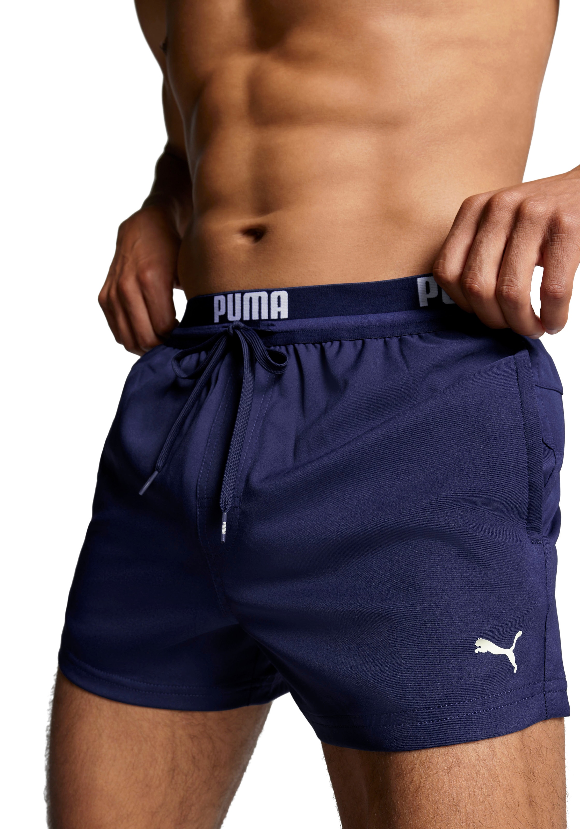 PUMA Badeshorts »PUMA SWIM MEN LOGO SHORT SHORTS 1P« Seitentaschen, Gesäßtasche mit Reißverschluss, Kordelzug