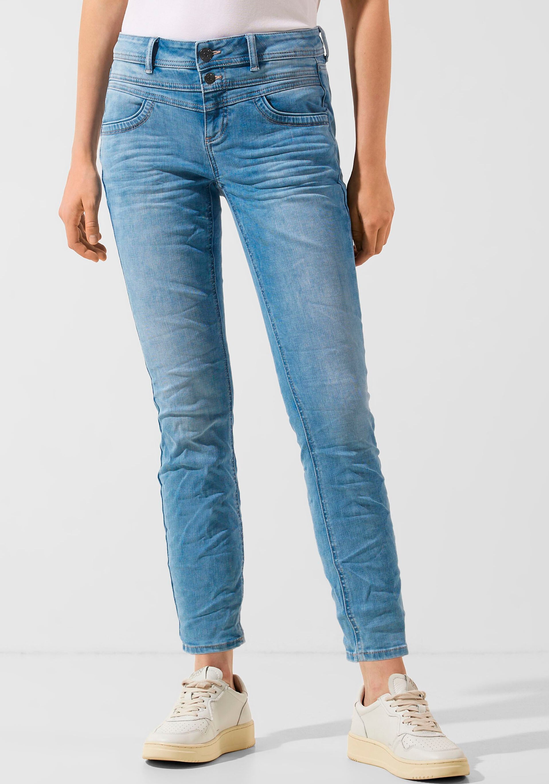 STREET ONE Slim-fit-Jeans, mit Logobadge bei ♕