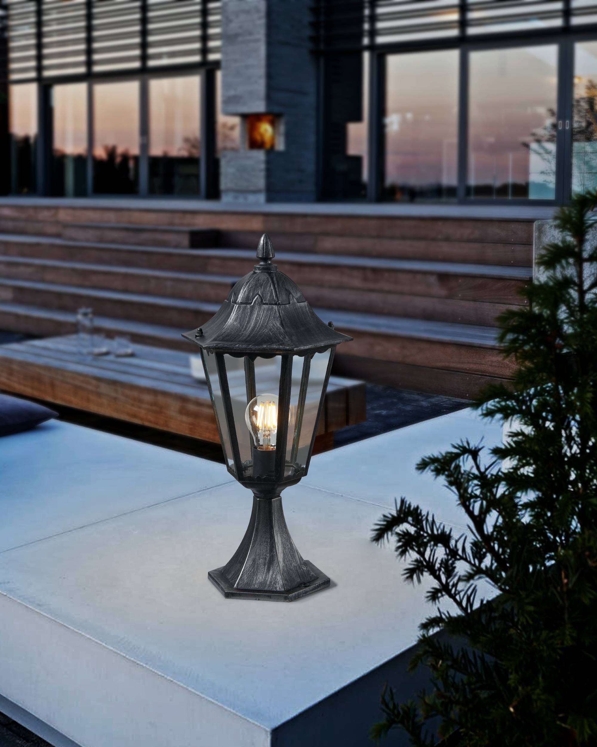 EGLO Sockelleuchte »Navedo Sockellampe, Außenlampe aus Aluguss und Glas, E27, IP44, Lampe« E27 1 Stk. Stehleuchte - H47 x Ø23 cm - schwarz, silber-patina - 1X60W exkl.