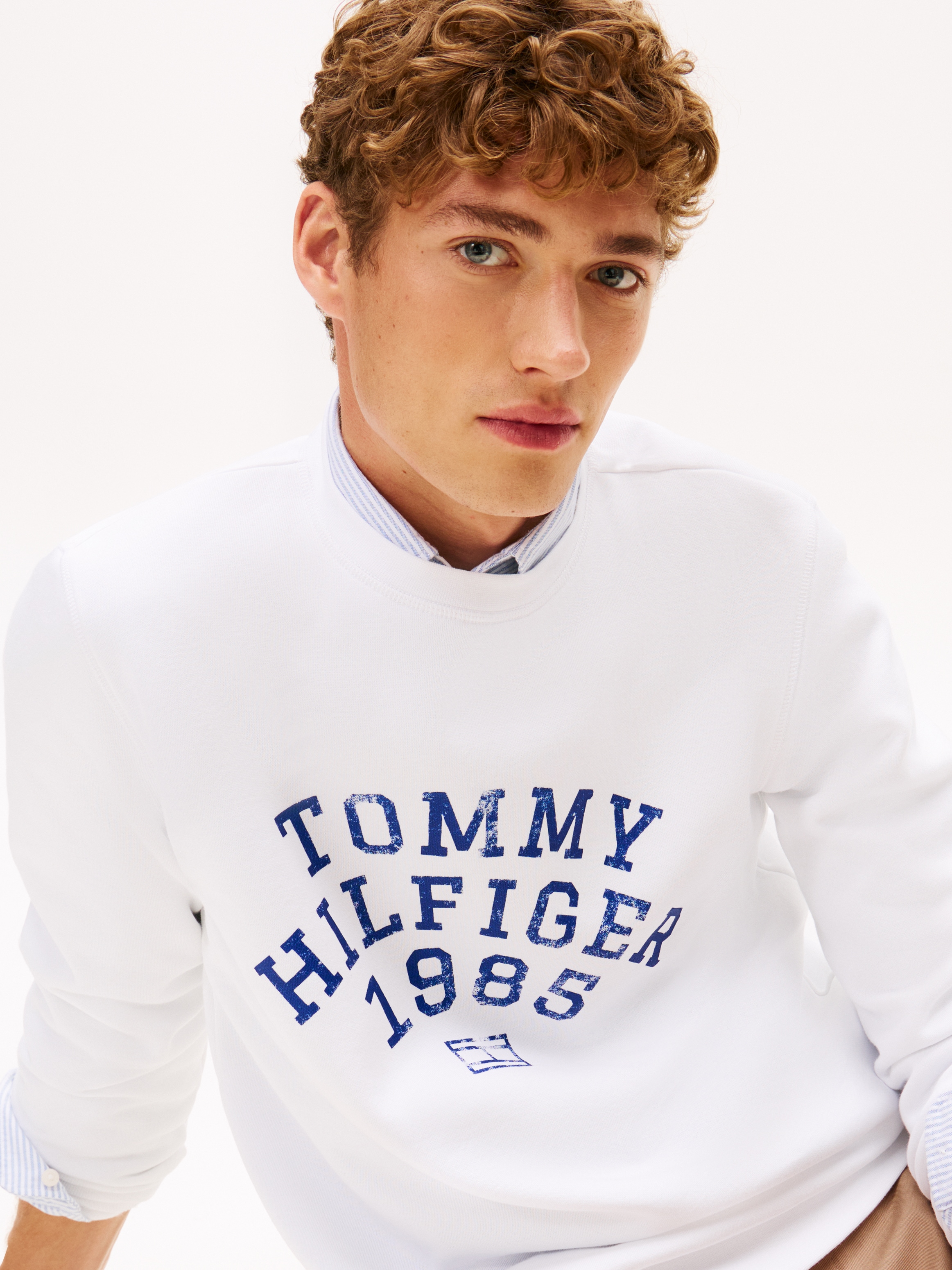 Tommy Hilfiger Sweatshirt »HILFIGER ARCH«, normale Passform, kontrastfarbener Print, Rundhals
