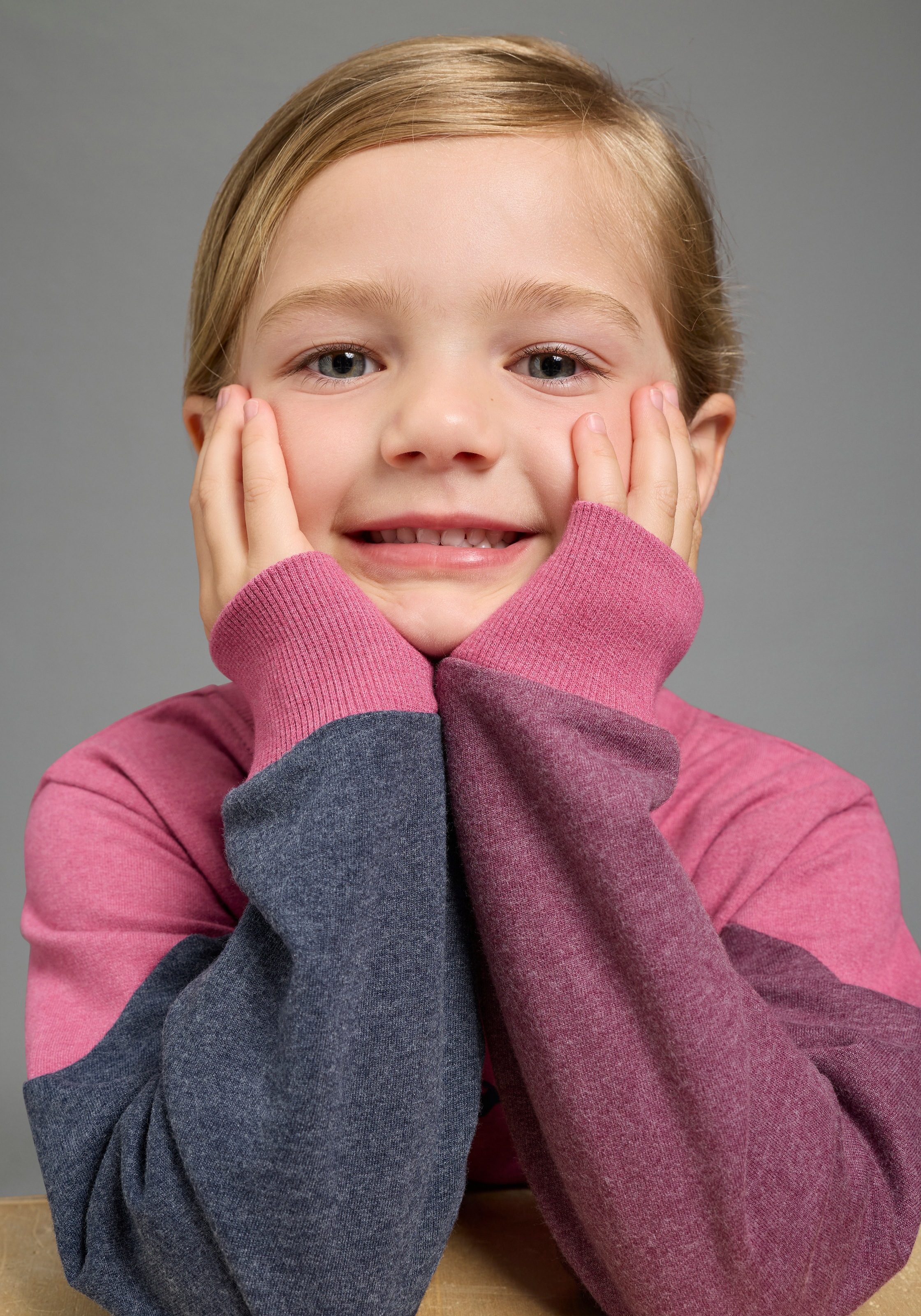 KangaROOS Sweatshirt »Colorblocking für kleine Mädchen«, Langarm,  hüftlang,  lockere Passform,  mit Logodruck
