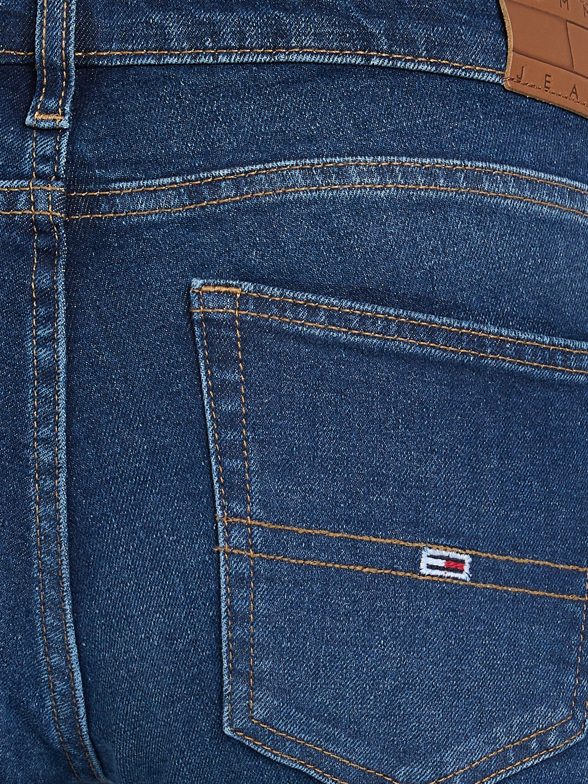 Tommy Jeans Bootcut-Jeans »MADDIE MD BC DH5161«, mit Logo-Badge und Stickereien