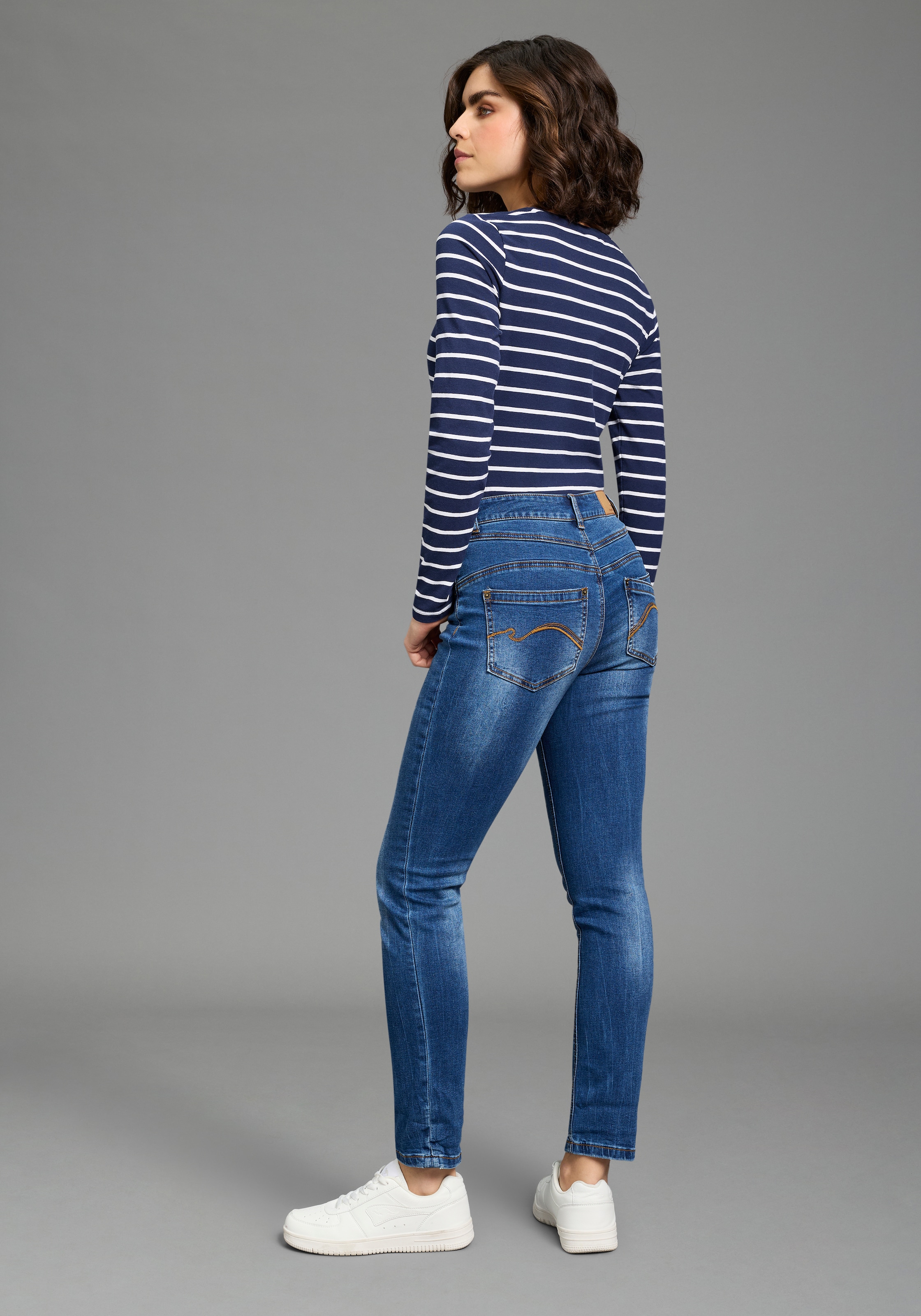 KangaROOS Relax-fit-Jeans »RELAX-FIT HIGH WAIST« knöchelfreie Schnittform,  krempelbare Beinabschlüsse