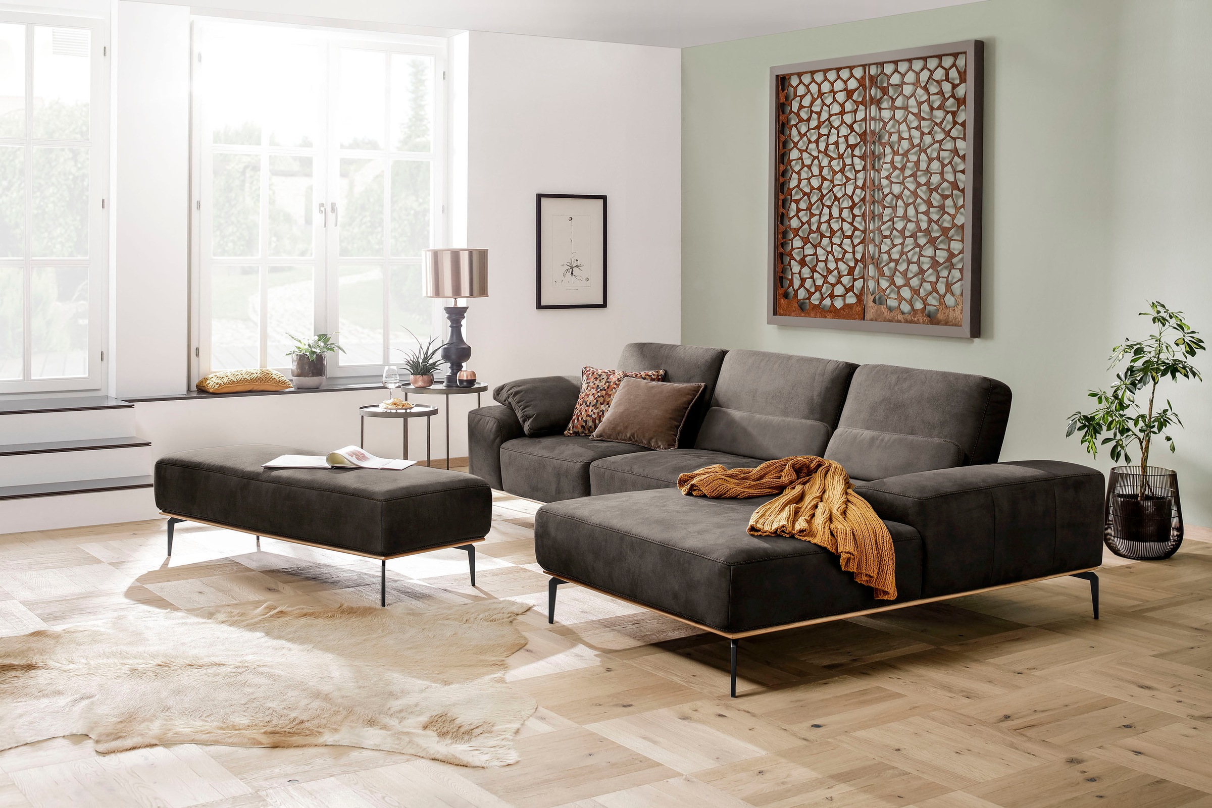 W.SCHILLIG Ecksofa »run, Designsofa mit tollem Sitzkomfort, bequem, L-Form« mit Holzsockel, Füße in Schwarz pulverbeschichtet, Breite 319 cm