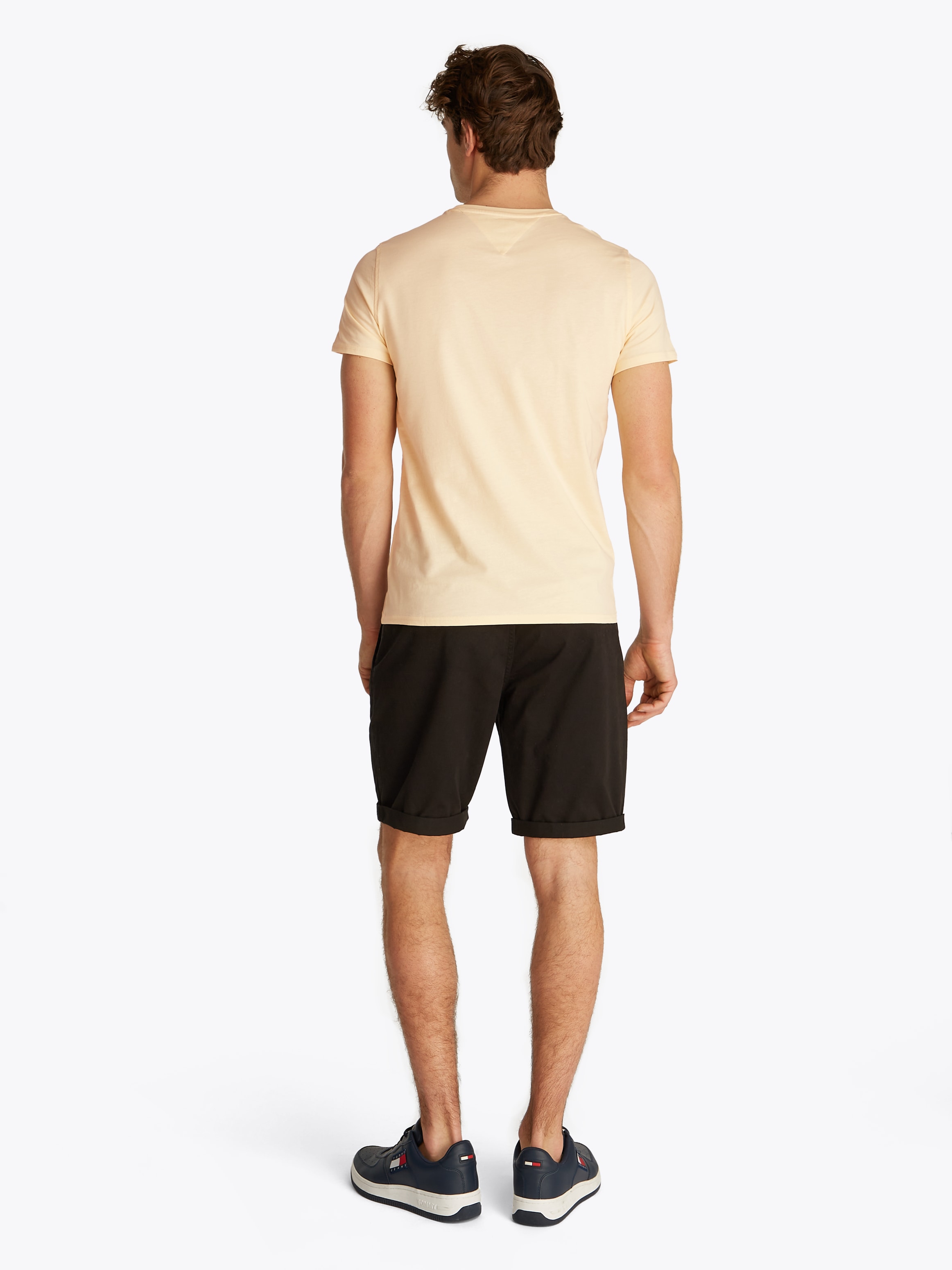 Tommy Jeans T-Shirt »TJM ESSENTIAL SOLID TEE«, mit Rundhalsausschnitt und dezenter Logo-Flag