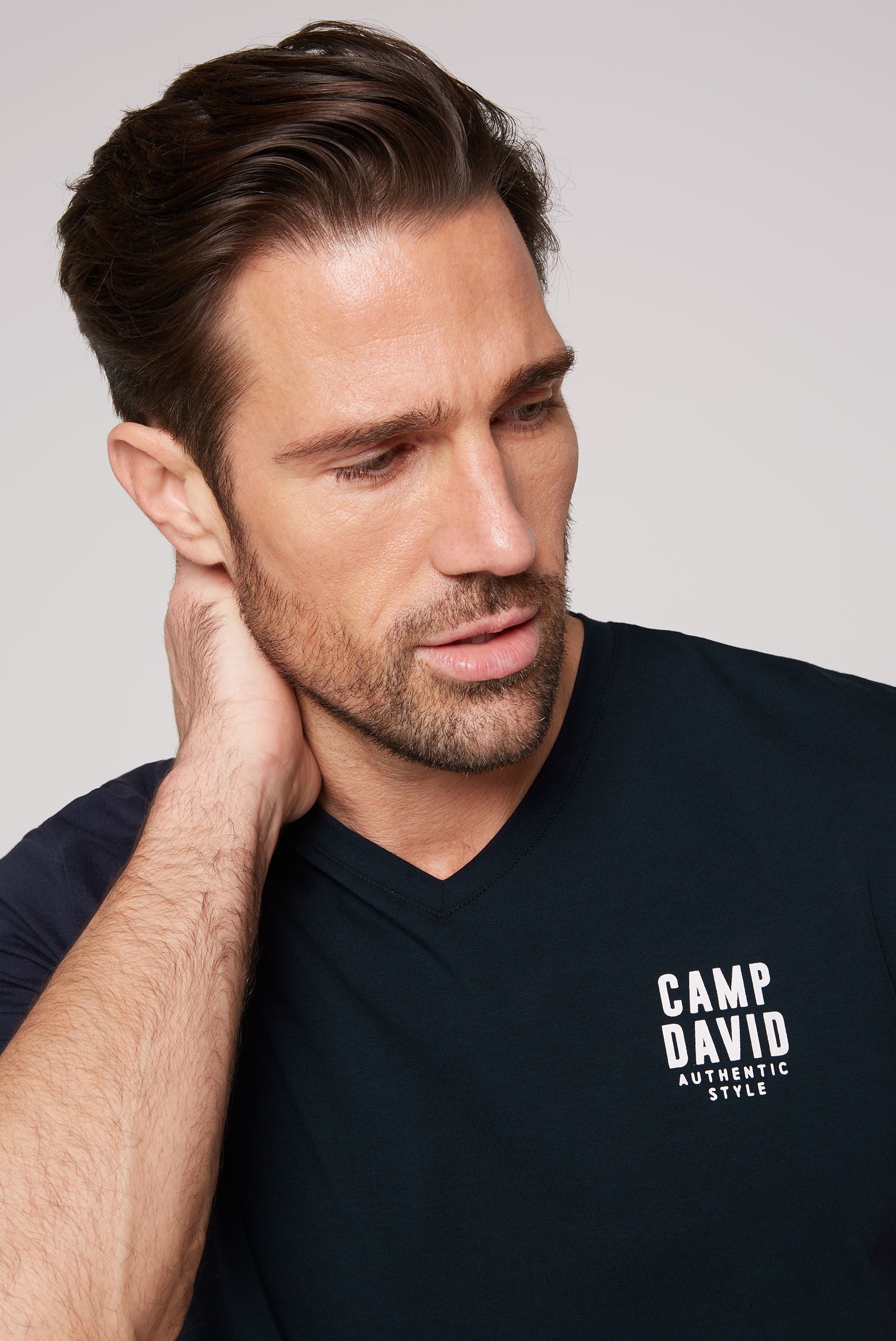 CAMP DAVID V-Shirt, mit Logo-Print auf der Brust