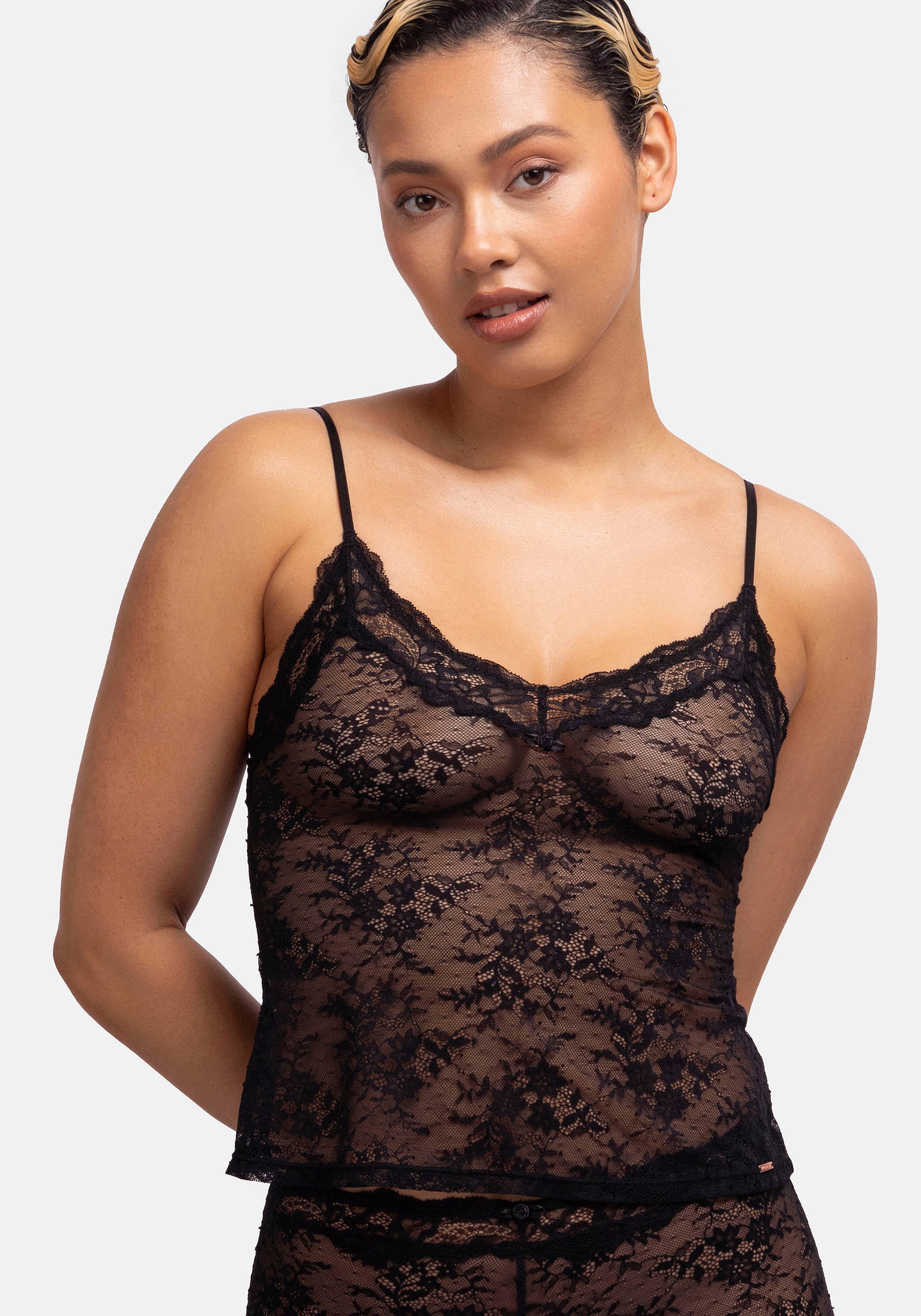 Dorina Unterhemd »ORIGINS« durchgehende Spitze mit Spitzenbesatz