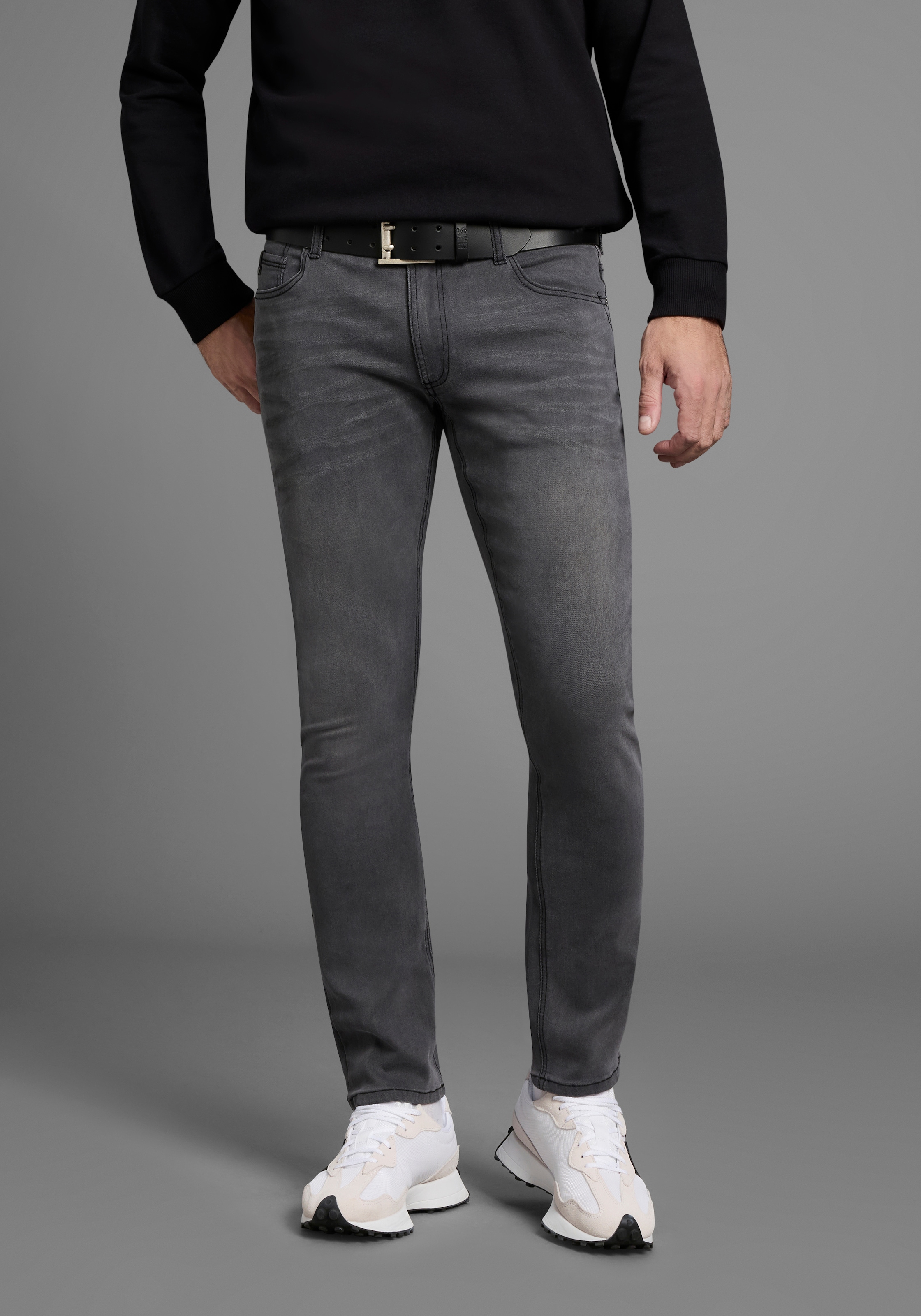 Bruno Banani Slim-fit-Jeans »Grady« schmale Beinweite, niedrige Leibhöhe, figurbetonte Silhouette