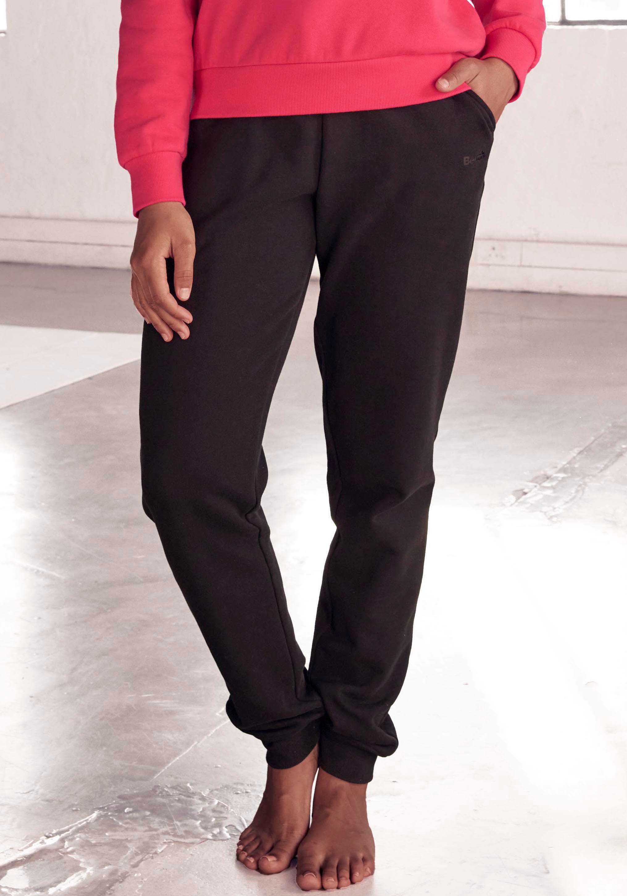 Bench. Loungewear Sweatpants »-Loungehose«, mit Logodruck Taschen, kleinem Loungeanzug ♕ und bei Loungewear, seitlichen