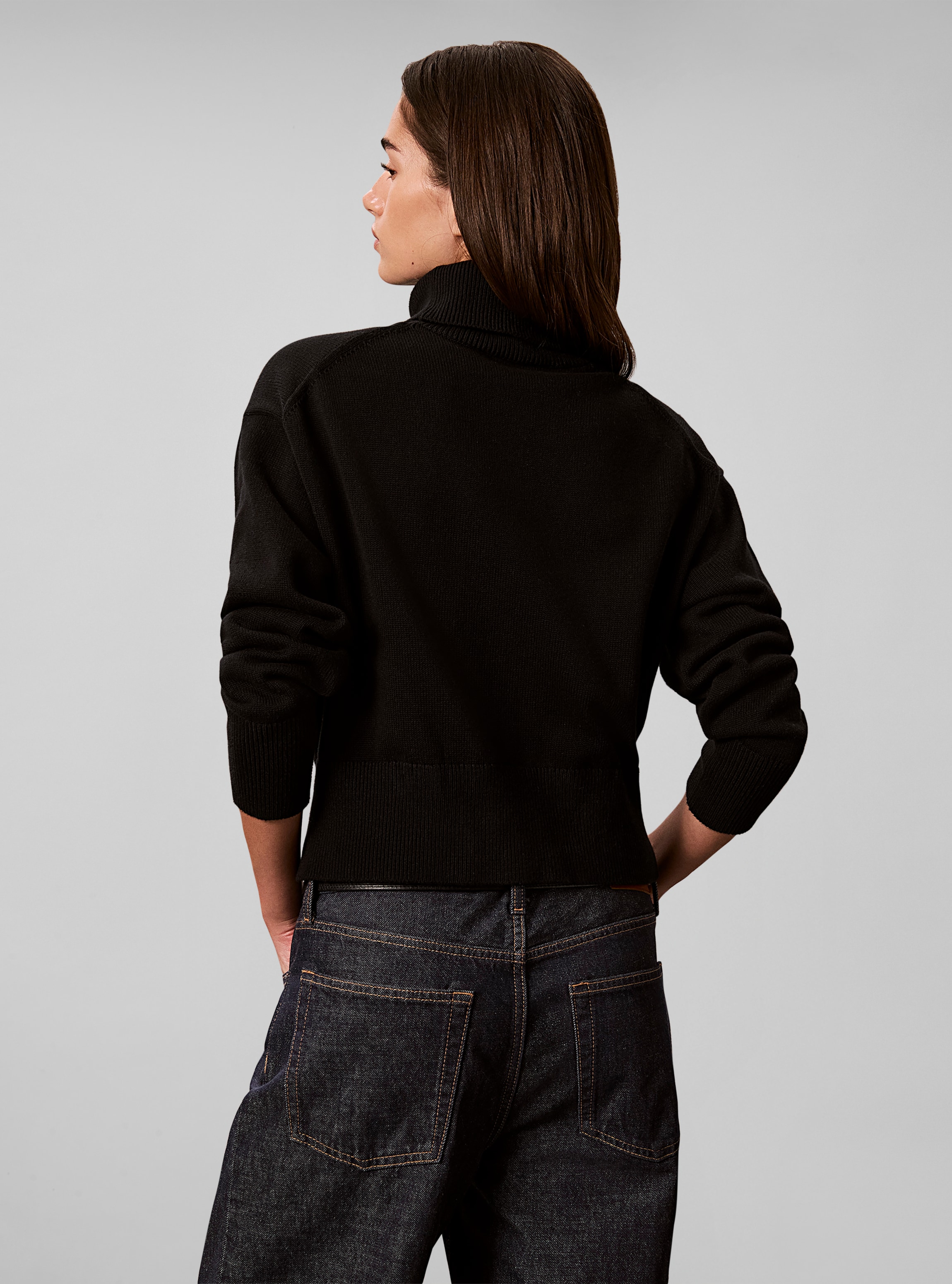 Calvin Klein Jeans Rollkragenpullover Rollkragen, breites Bündchen, Regular Fit, Applikation & Stickerei