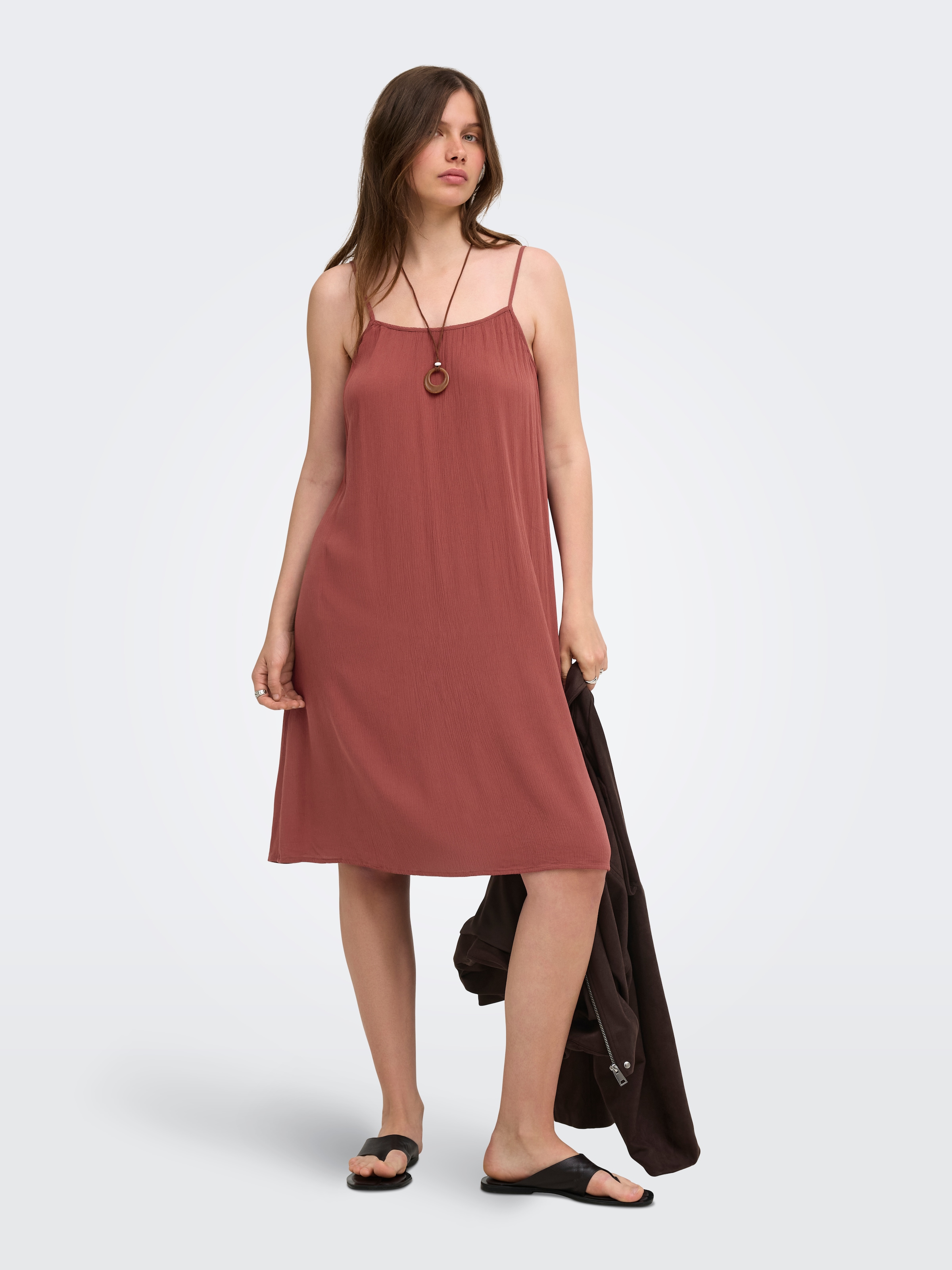ONLY Trägerkleid »ONLMAI STRAP DRESS WVN CS« Viskose, regular fit