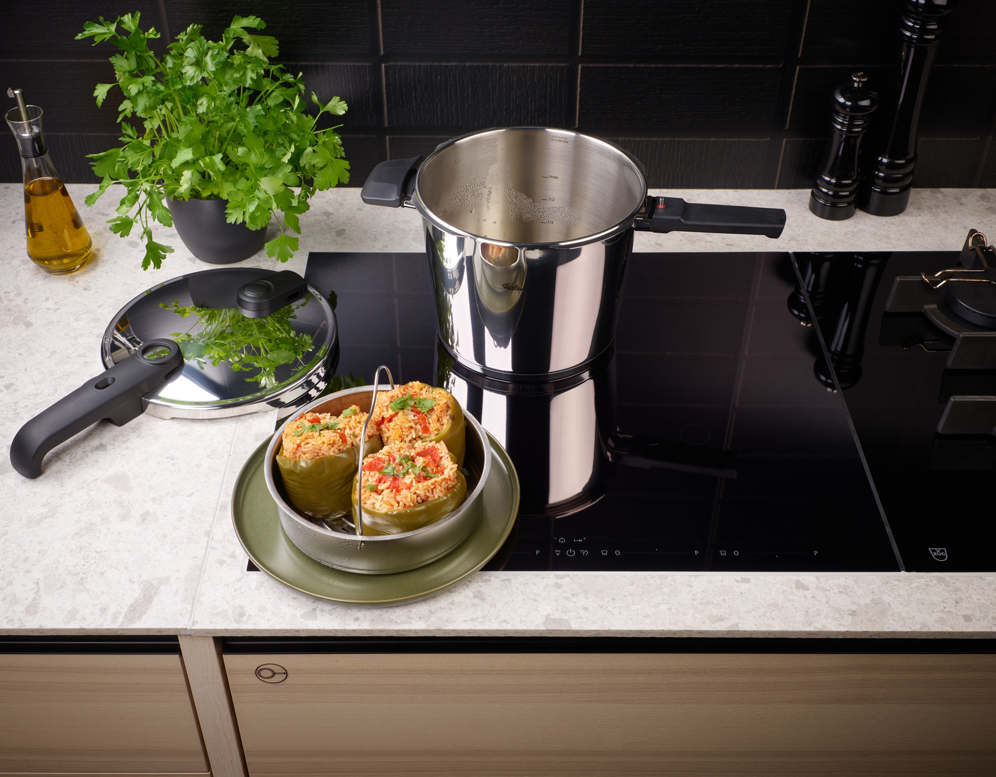 Fissler Schnellkochtopf »Vitaquick® Edition« Set, je 1 Topf 6 + 3,5 Liter, 1 Deckel, 1 Zusatz-Glasdeckel + Zubehör, 6 Stk. tlg. Edelstahl 18/10