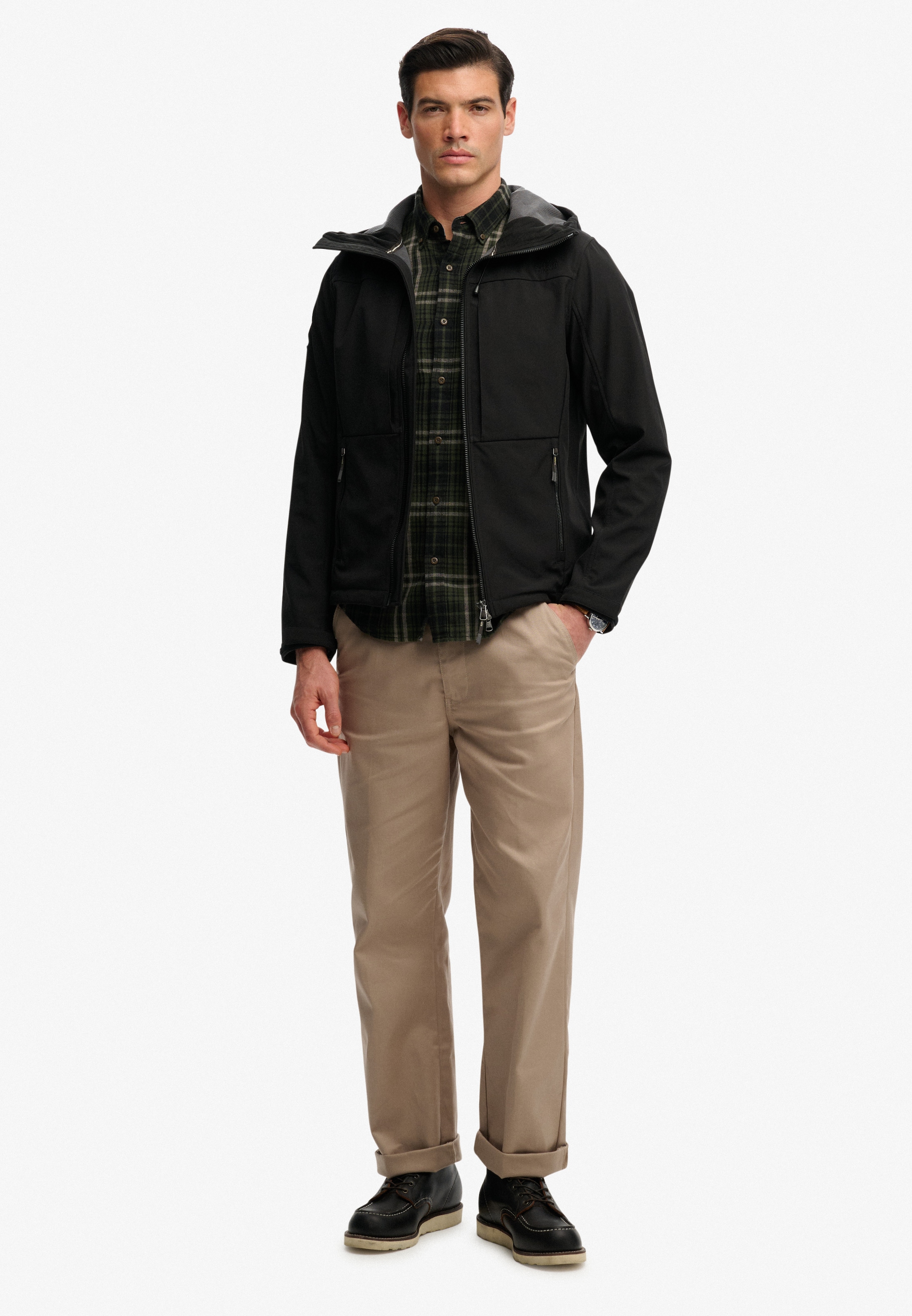 Superdry Outdoorjacke »HOODED SOFTSHELL TREKKER JKT« mit Kapuze mit Materialmix aus Polyester und Elasthan, Relaxed Fit