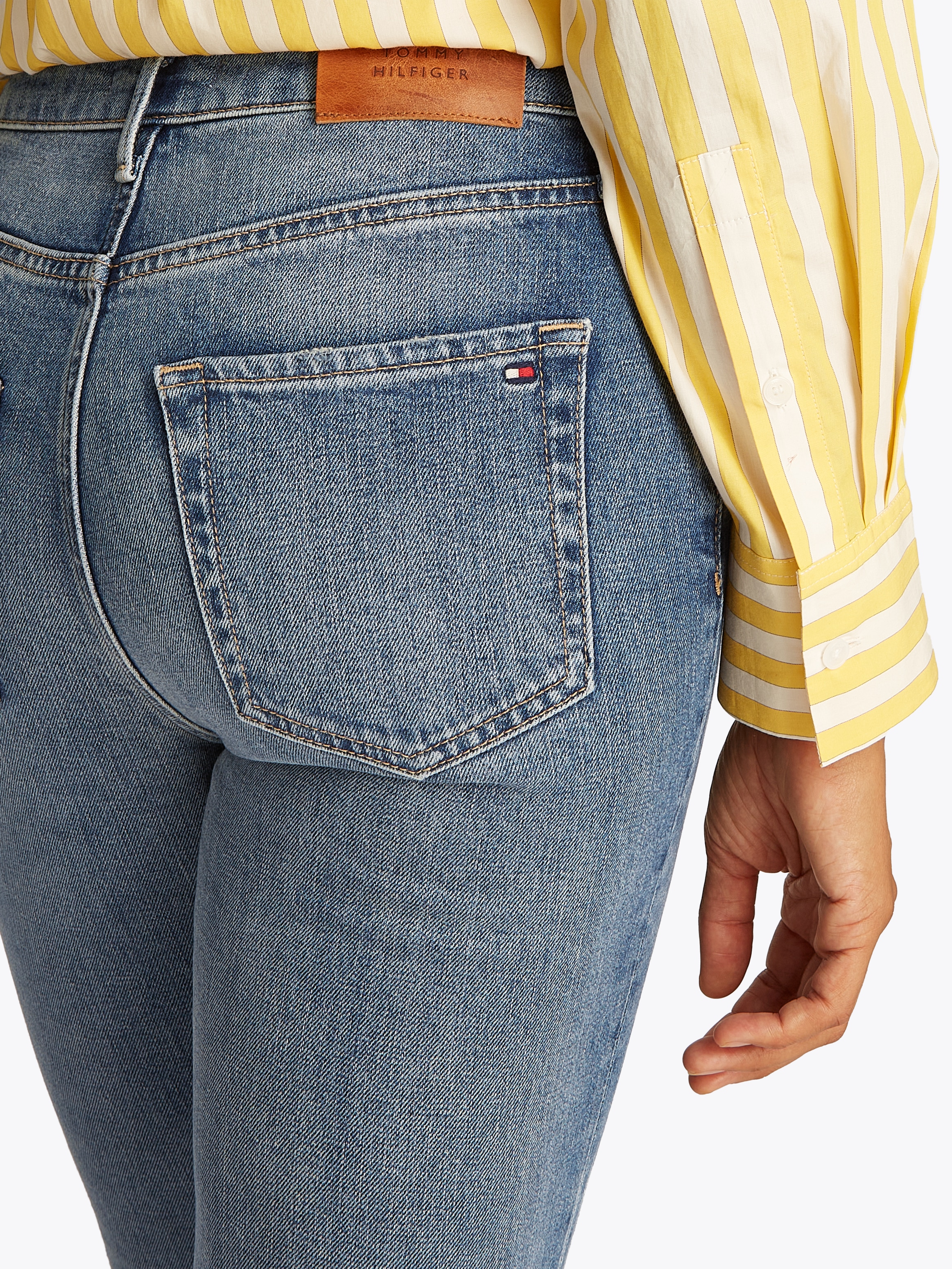 Tommy Hilfiger Slim-fit-Jeans »Slim Cigarette High Waist«, mit Logo-Badge, in blauer Waschung