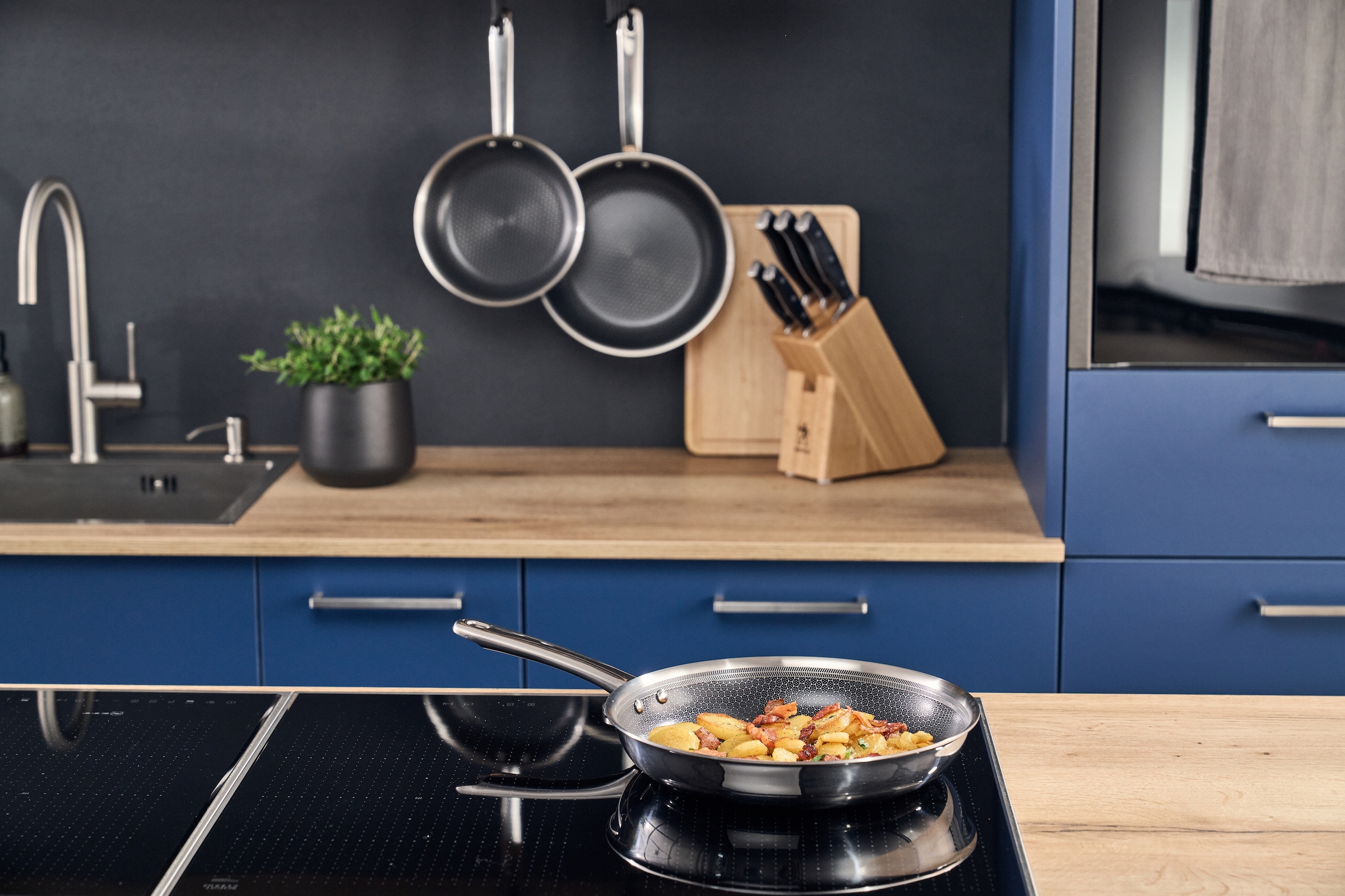 HENCKELS by ZWILLING Pfannen-Set »Valley« Edelstahl Set, 3 tlg. Keramikbeschichtung, Soft-Touch-Griffe, fettarmes Braten, Edelstahl