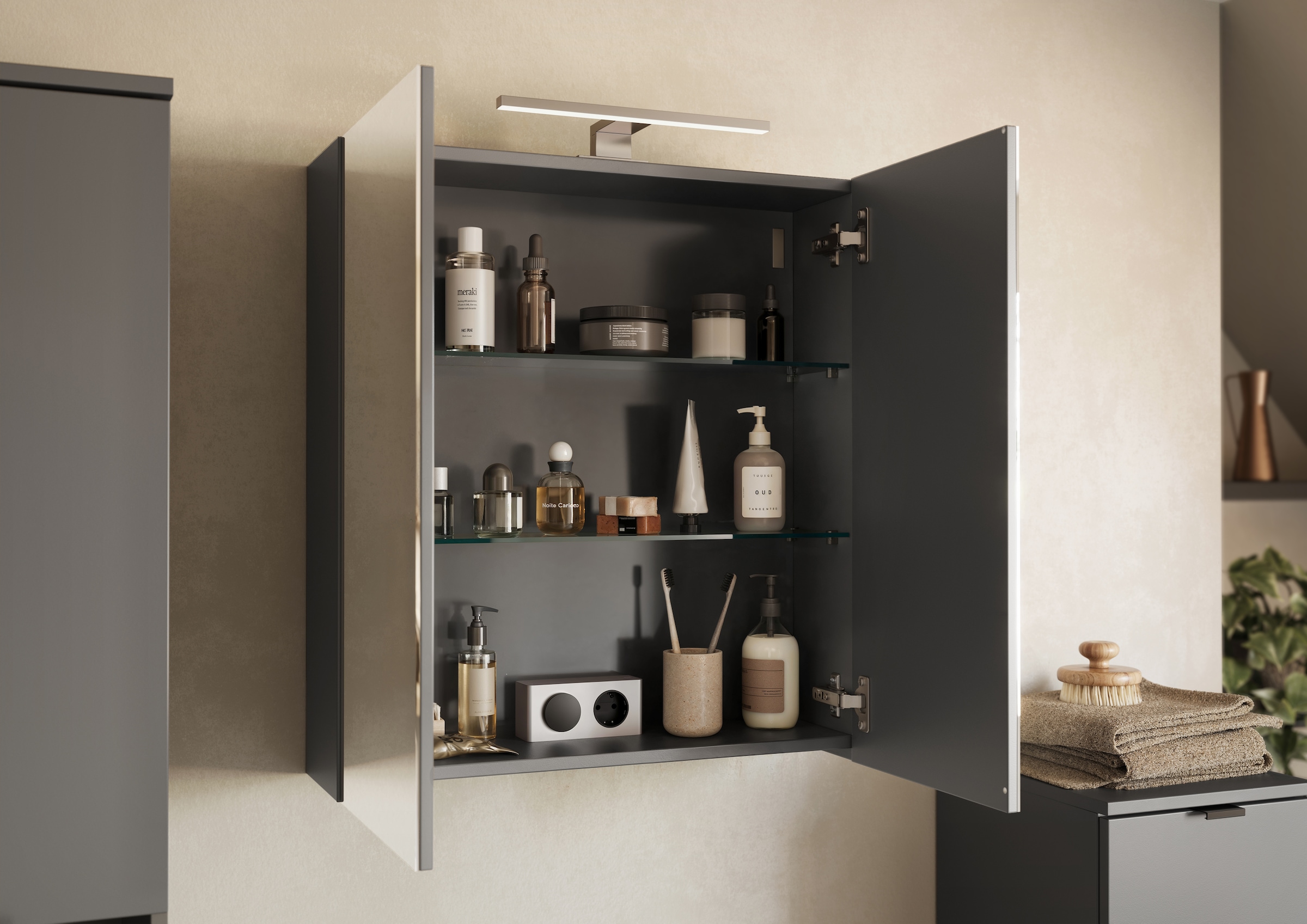 GERMANIA Spiegelschrank »GW-Arcena«, (1 St.), inkl. LED-Beleuchtung & Steckdosenbox, Glaseinlegeböden, Breite 60 cm