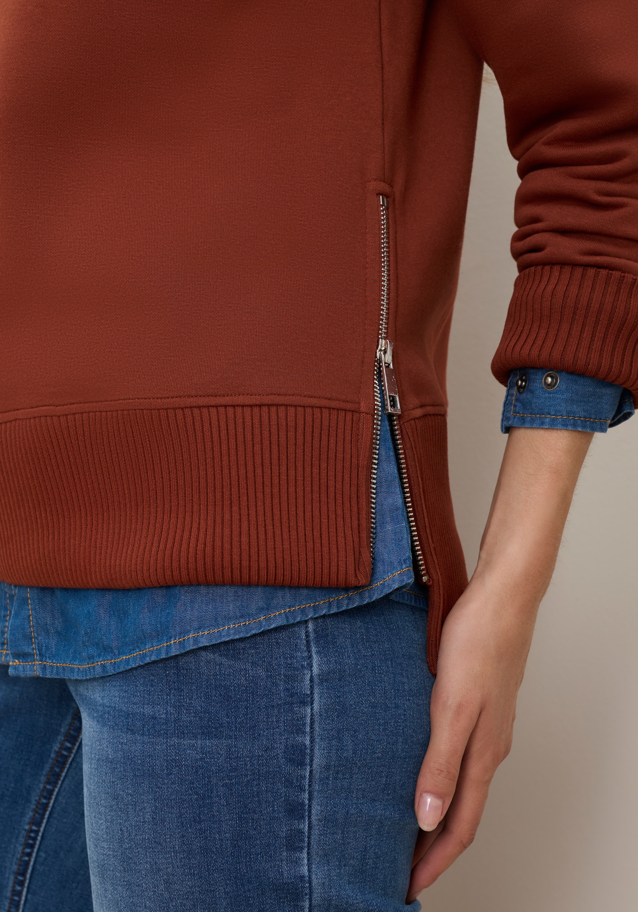 Tamaris Sweatshirt »mit seitlichen Reißverschlüssen«, aus elastischer Baumwollqualität
