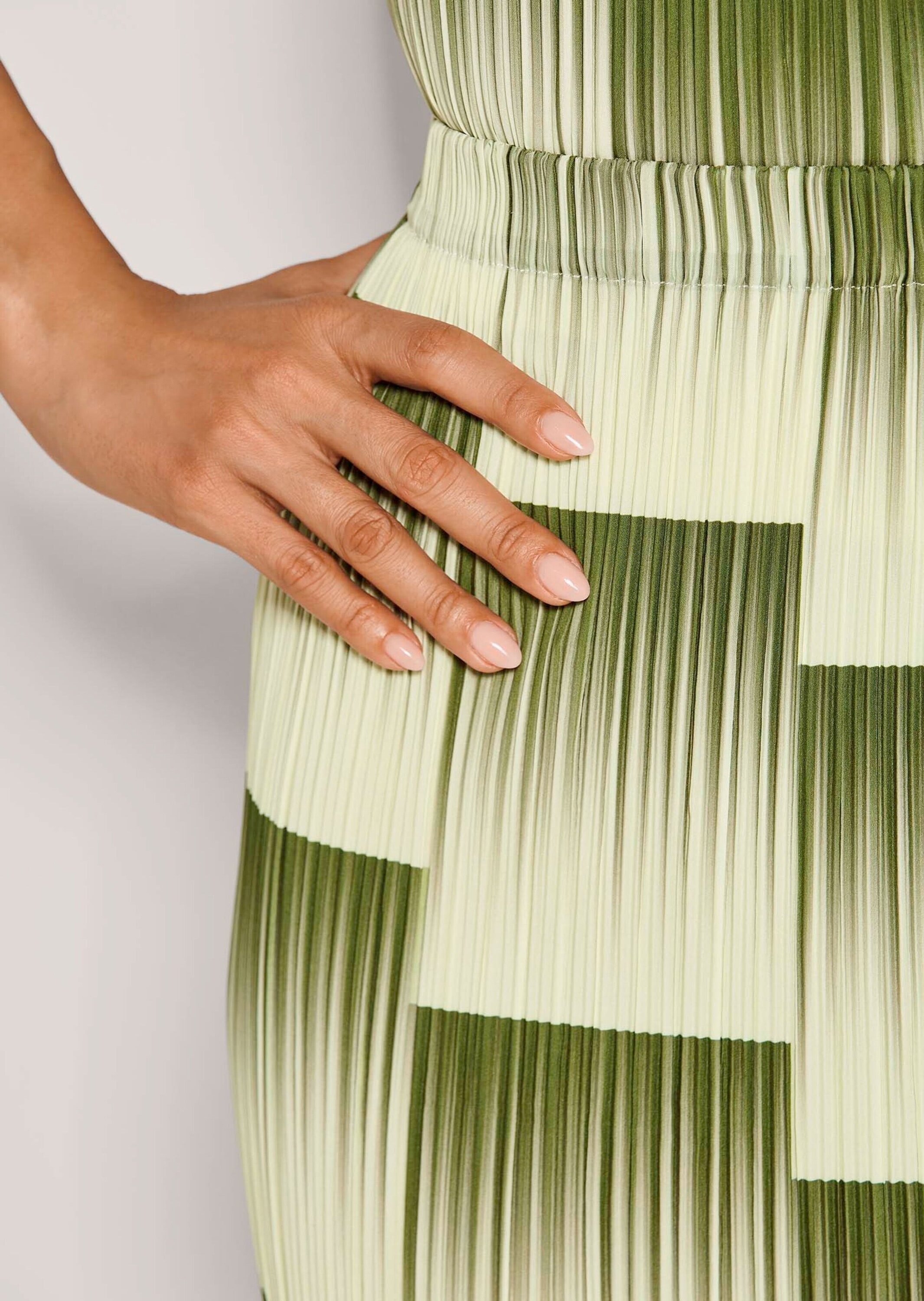 MADELEINE Midirock »Midirock Plisseerock mit grafischem Muster« Plissee-Druckrock in Schlupfform