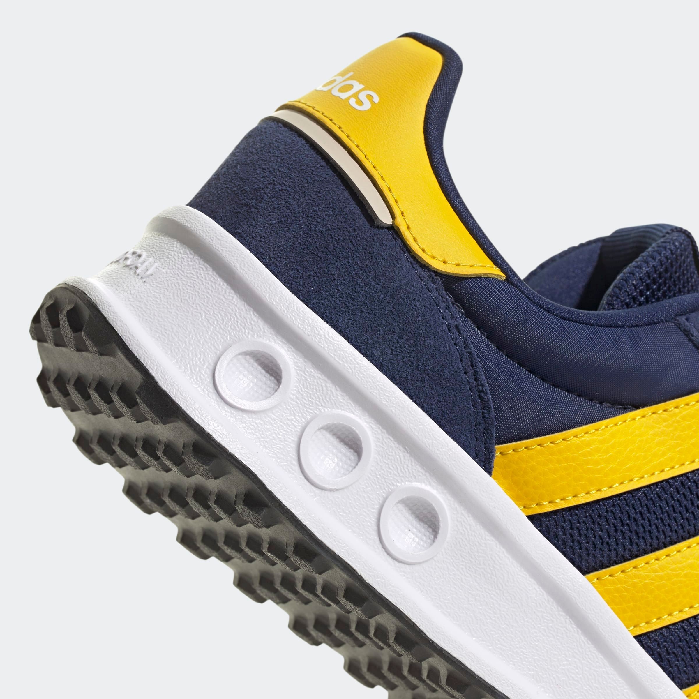 adidas Sportswear »RUN 84«  inspiriert vom Design des adidas LA Trainer