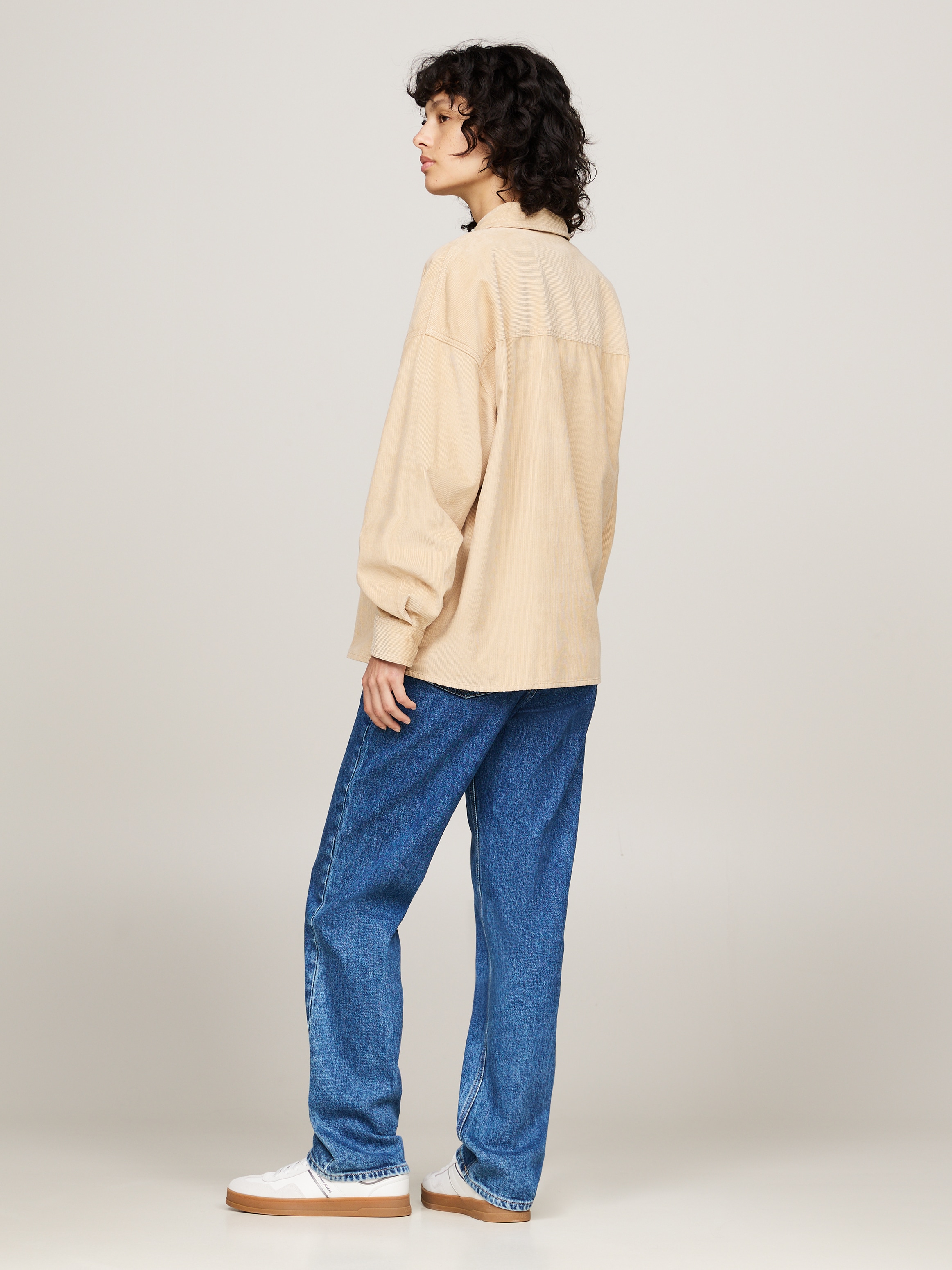 Tommy Jeans Outdoorbluse »TJW FINE CORD OVERSHIRT«, aus Feincord, Logo-Flag