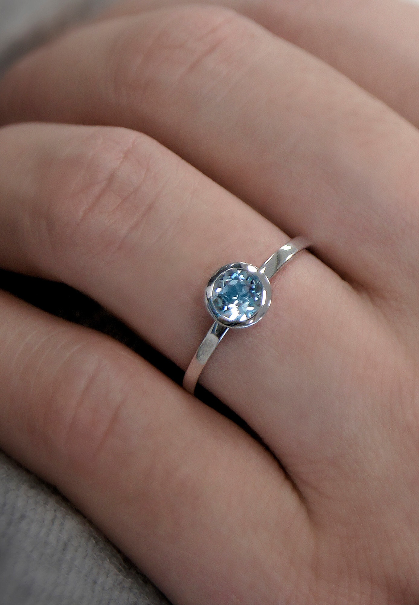 ONE ELEMENT Goldring »Blau Topas Ring aus 333 Weißgold«