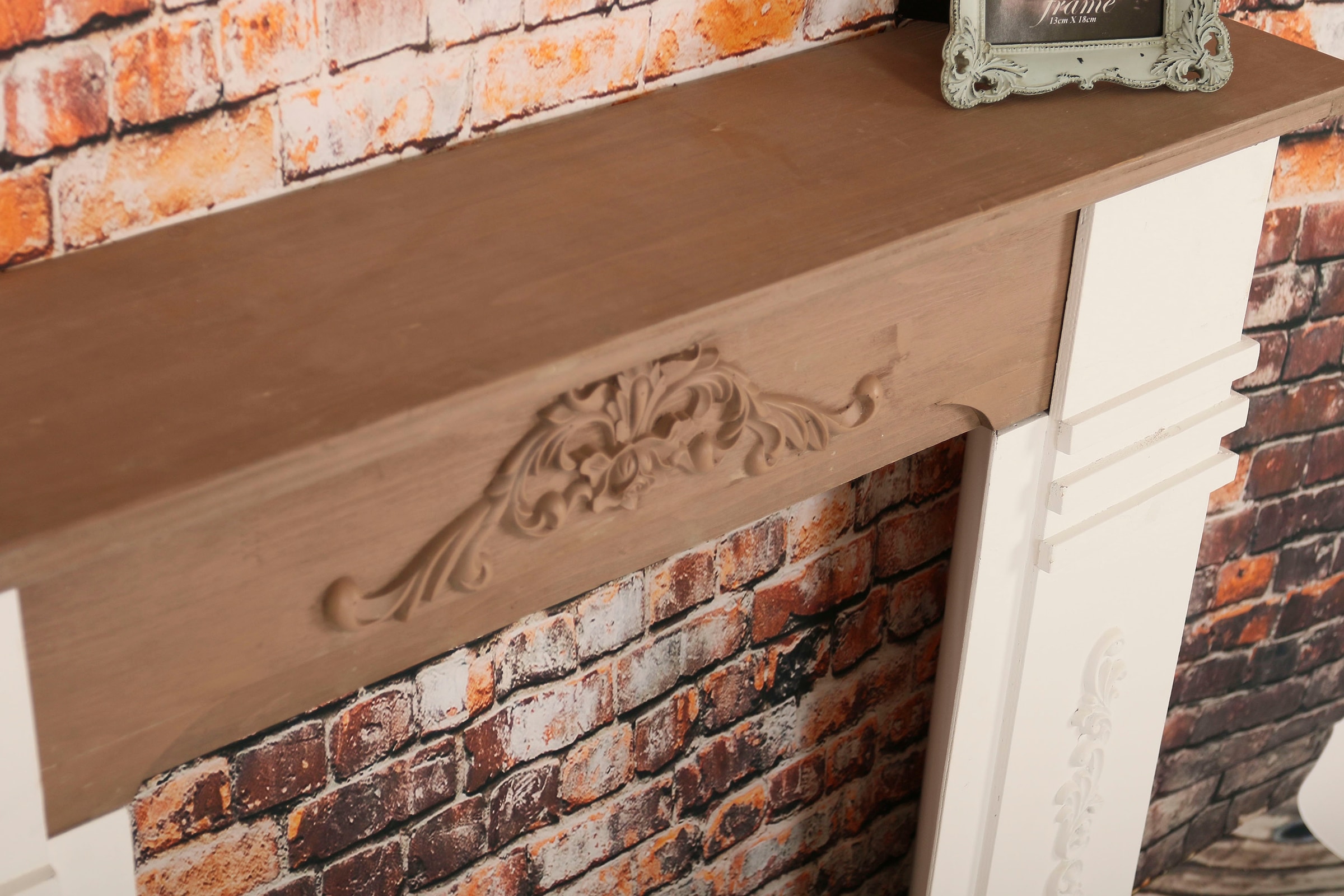 my Flair Kaminumbauschrank »Rocco«, Handgefertigte Umrandung aus Holz mit stabilem Stand