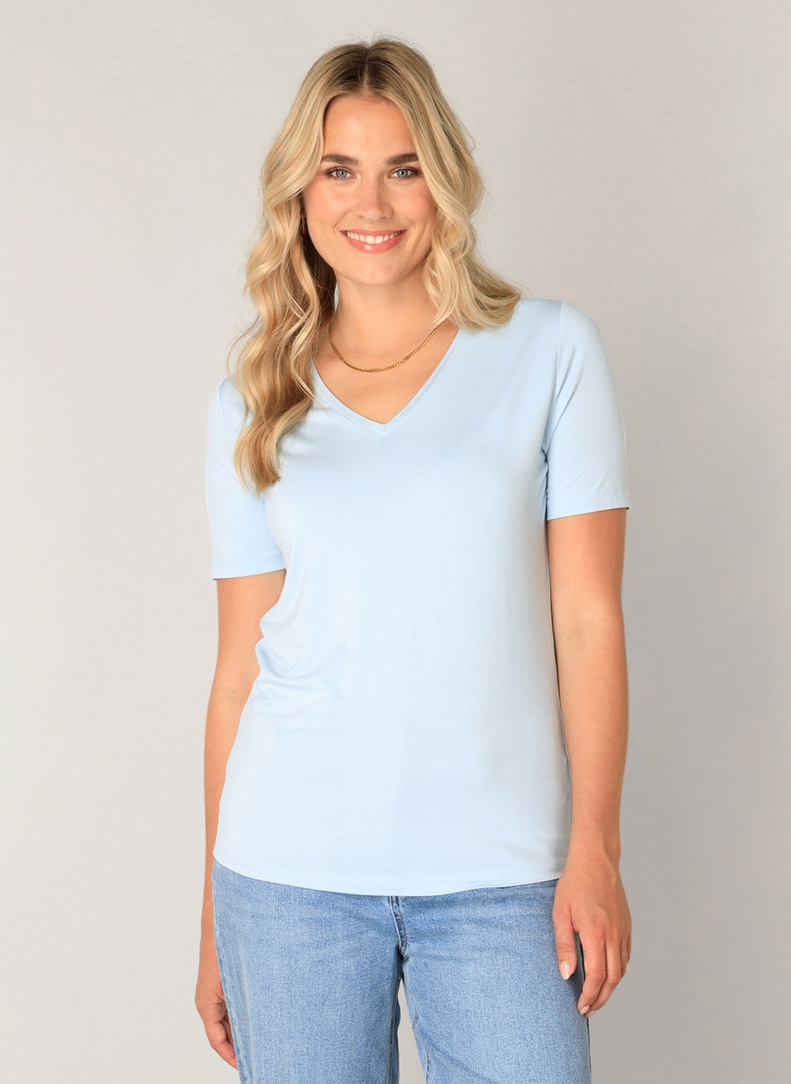 Base Level T-Shirt »Yanic« mit V-Ausschnitt