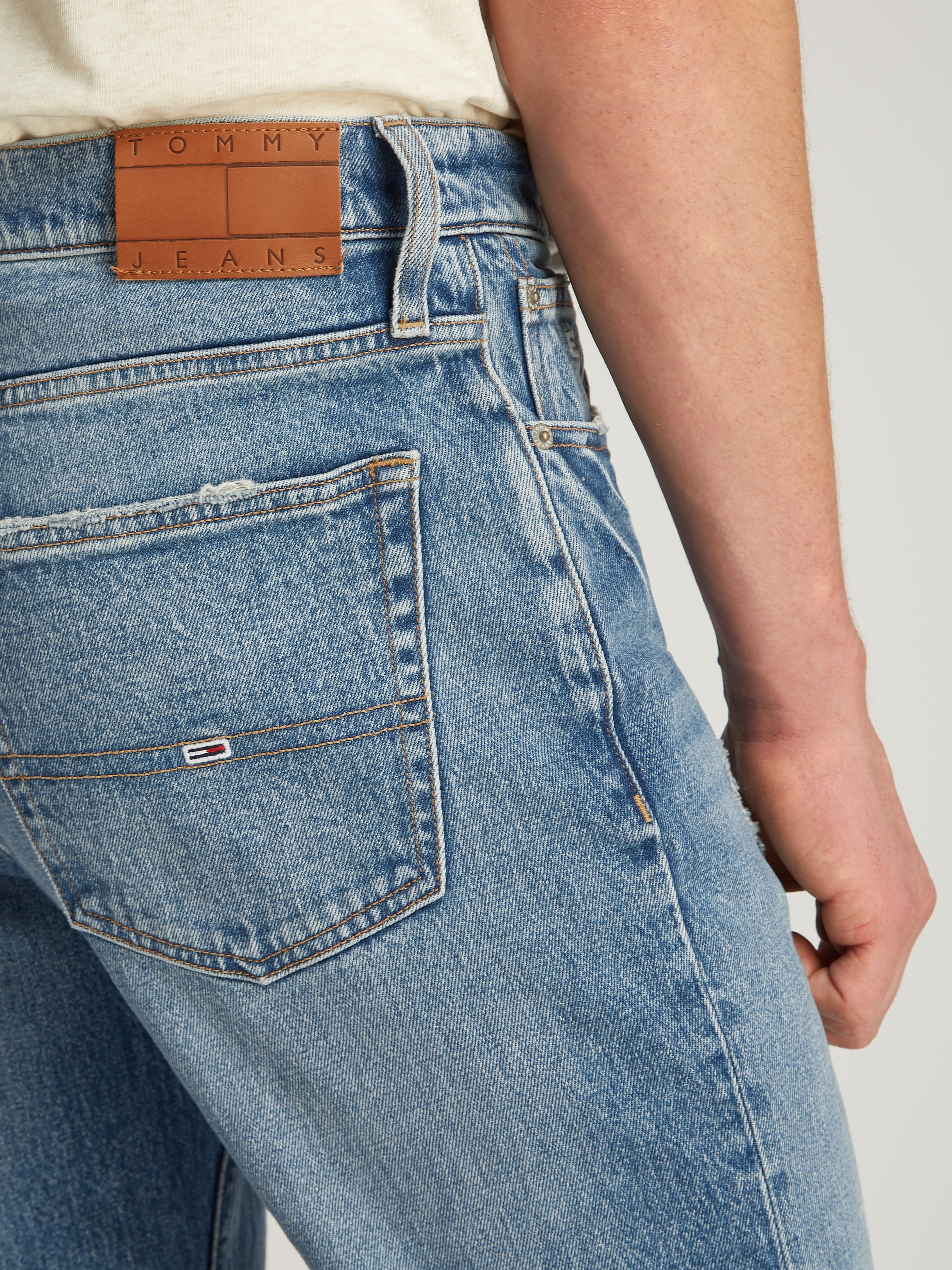 Tommy Jeans Slim-fit-Jeans »Ryan Regular Slim Straight«, Slim‑Straight‑Jeans aus hochwertigem Denim regulärer Leibhöhe