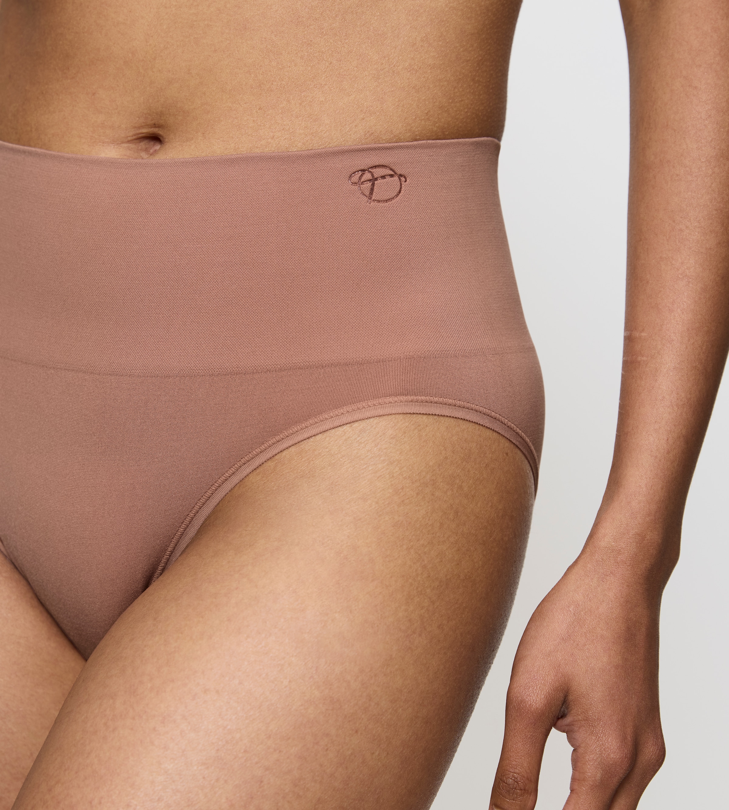 Triumph Shapingslip »Soft Sculpt« nahtlos, leicht formend, hoher Beinausschnitt