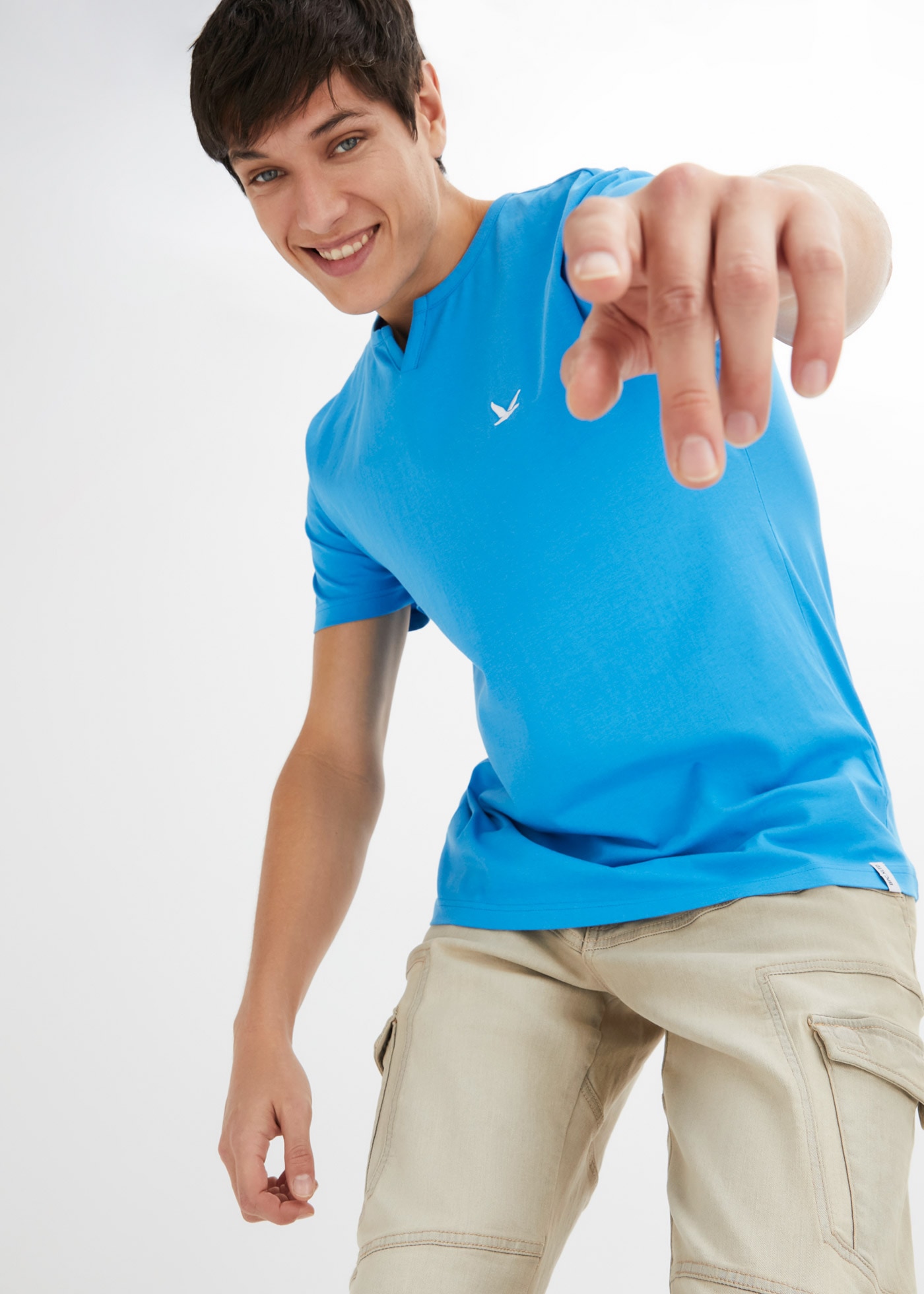 bonprix T-Shirt »T-Shirt (2er Pack)« Packung, 2, 2 Stk. bequemer regular fit, Kurzarm-Design, V-Ausschnitt