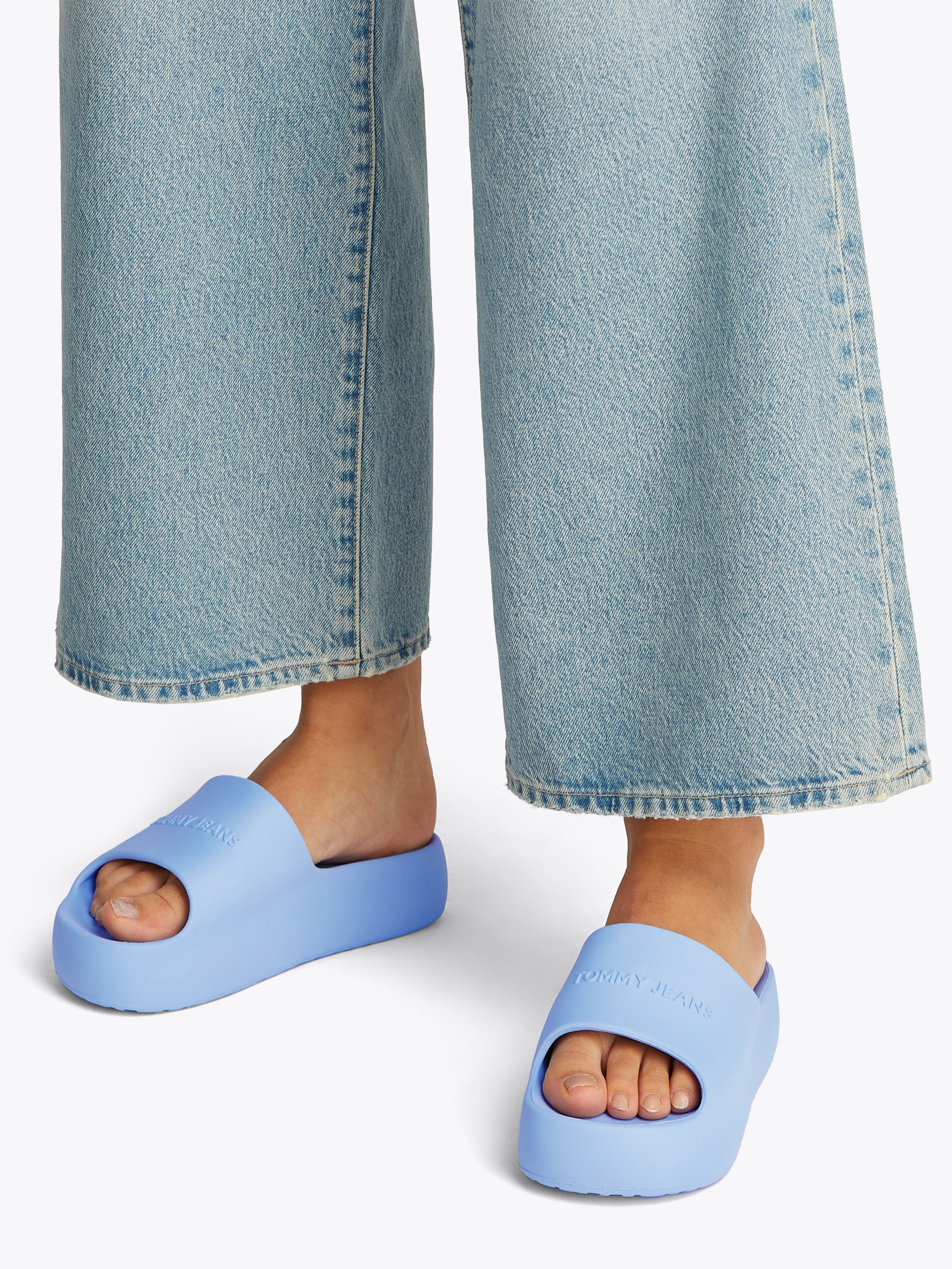 Tommy Jeans Pantolette »TJW CHUNKY POOL SLIDE ESS«, Plateau, Sommerschuh, Schlupfschuh, Bequemschuh, Logoschriftzug