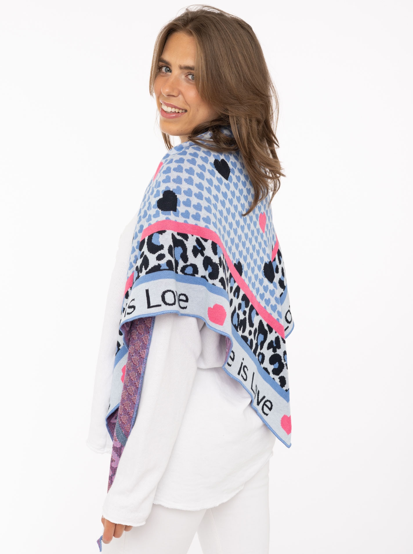 Zwillingsherz Dreieckstuch »Love is Love« Feinstrick, Schriftzug, Animal-Muster, wärmend