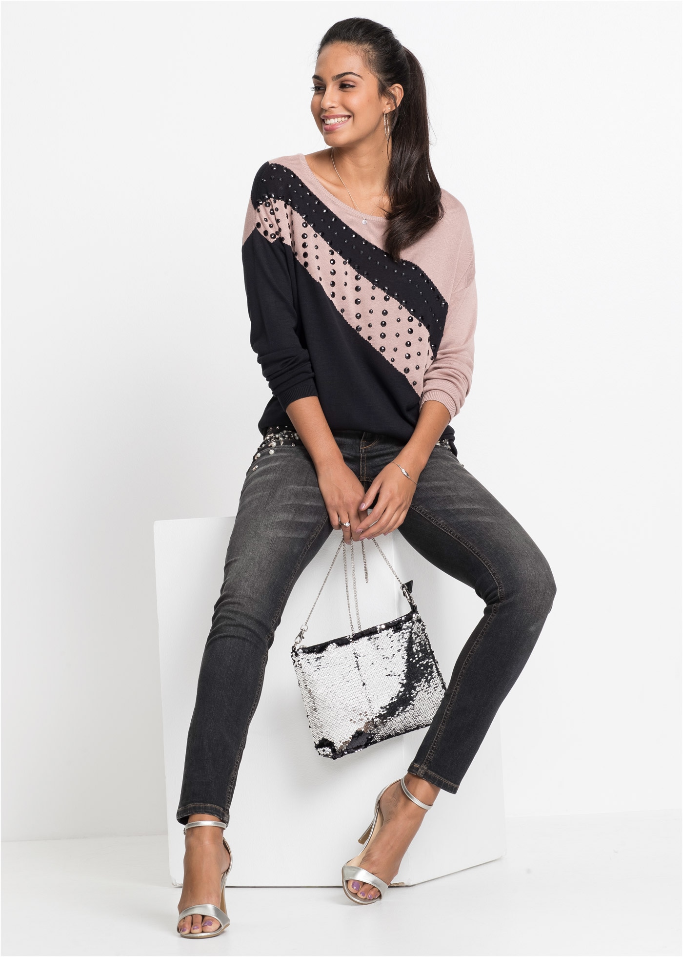 bonprix Longpullover »Longpullover mit Applikation« aus Polyacryl und Viskose, lässig geschnittene Passform